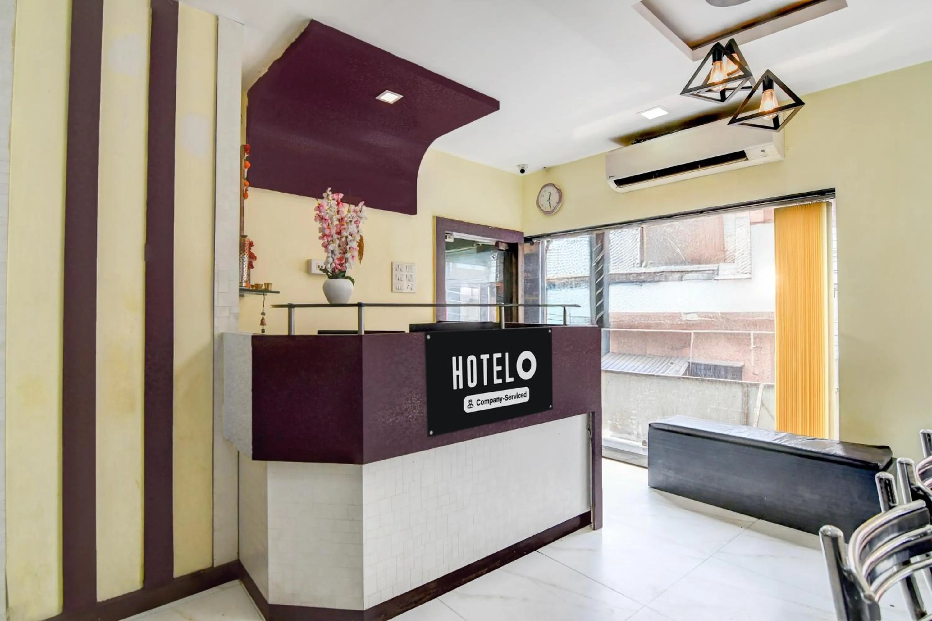 Lobby or reception in Super Hotel O Serampore Railway Station Formerly Rupashi Guest House