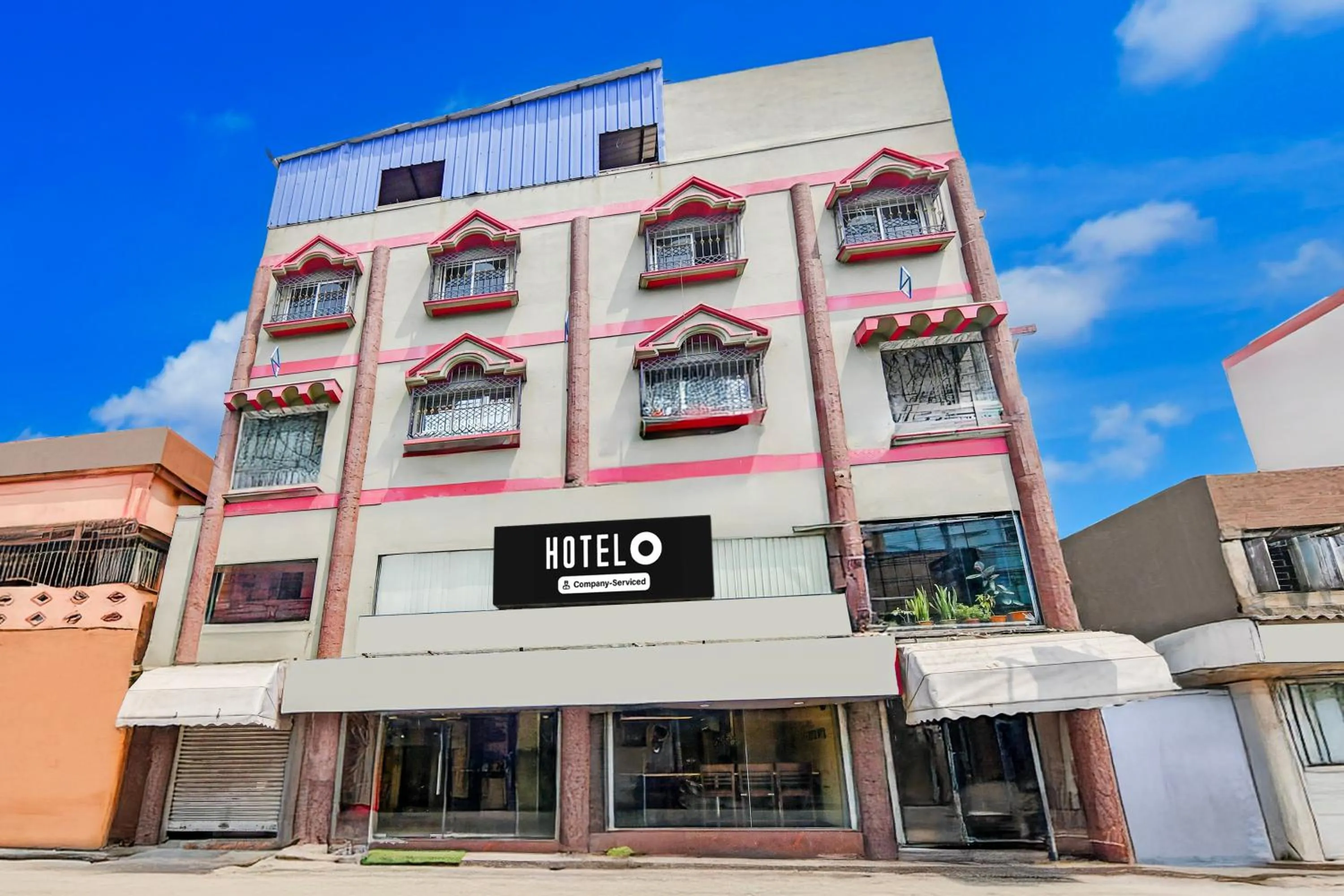 Facade/entrance in Super Hotel O Serampore Railway Station Formerly Rupashi Guest House
