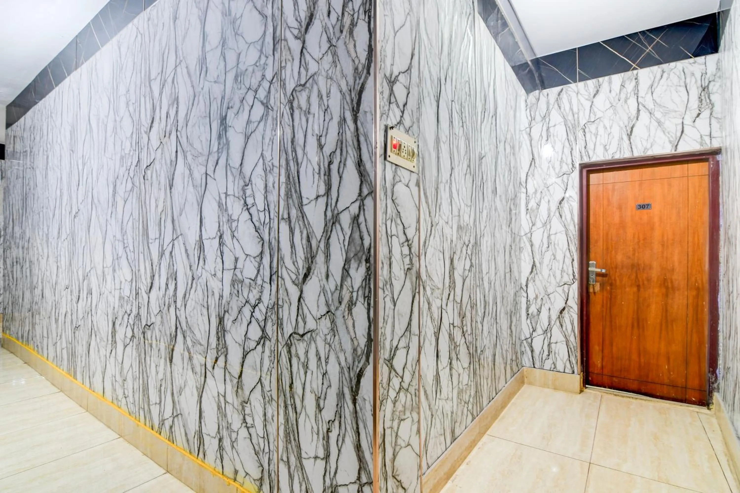 Lobby or reception in Super Hotel O Serampore Railway Station Formerly Rupashi Guest House