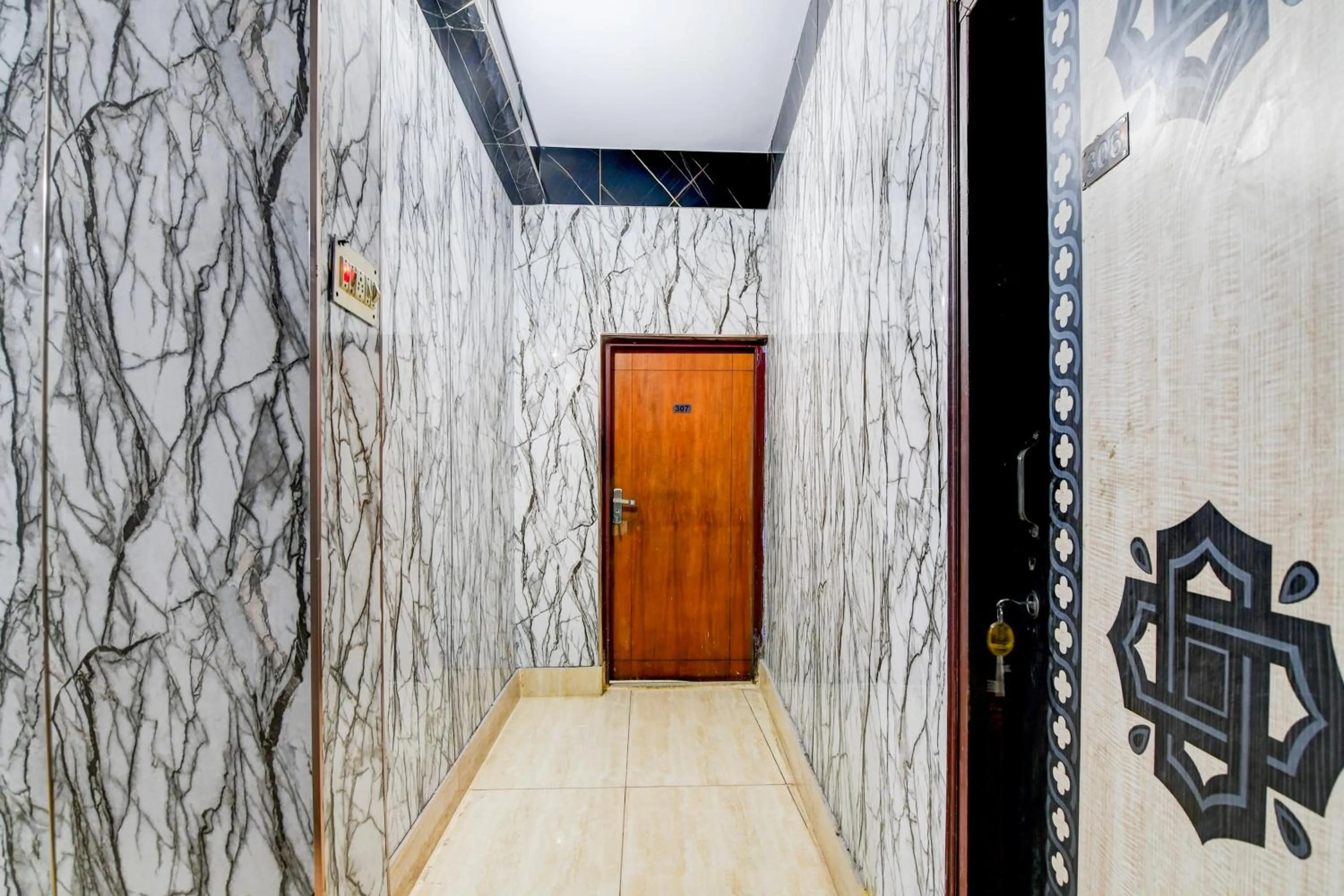 Lobby or reception in Super Hotel O Serampore Railway Station Formerly Rupashi Guest House