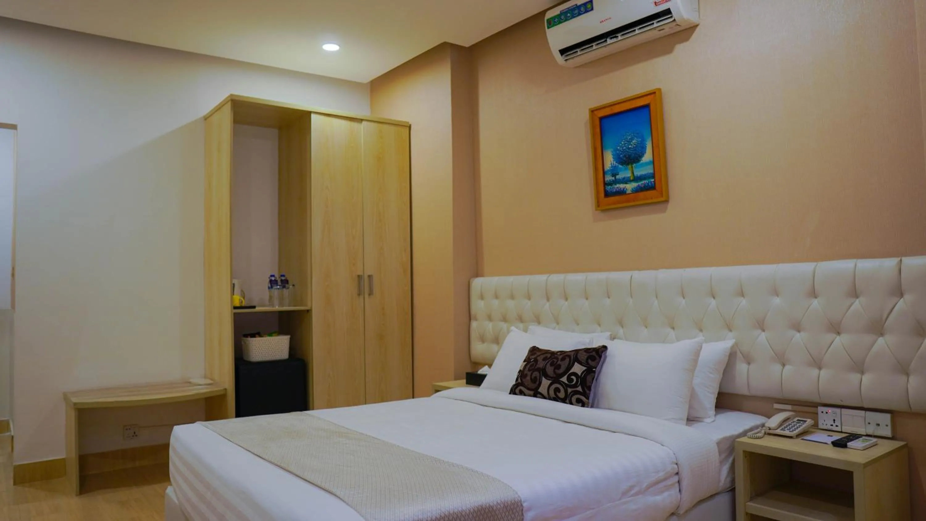 Living room, Bed in Grand Vistana