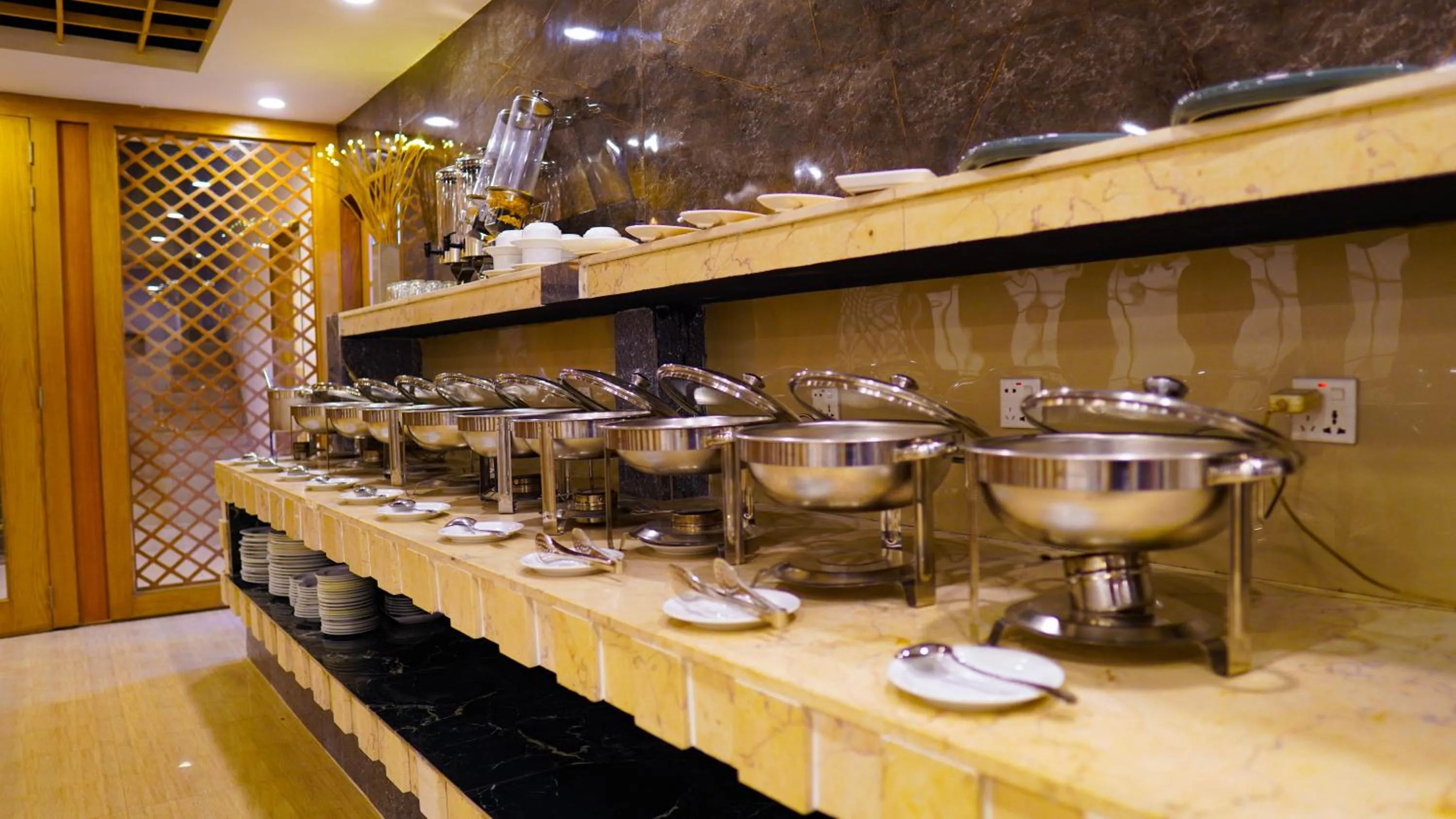 Restaurant/places to eat in Grand Vistana