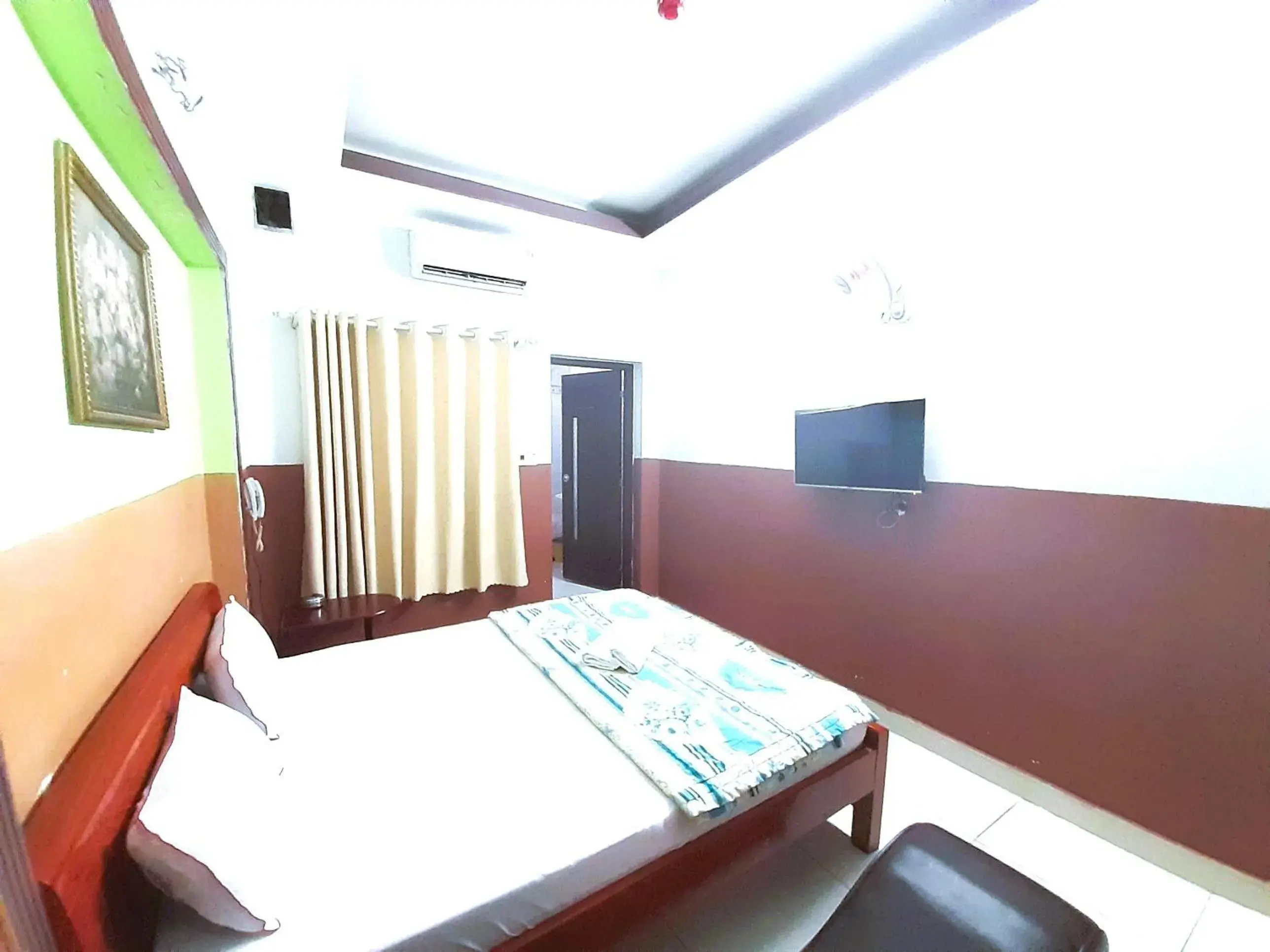 Budget Double Room in Cam Tho Hotel Budget Double Room in Cam Tho Hotel