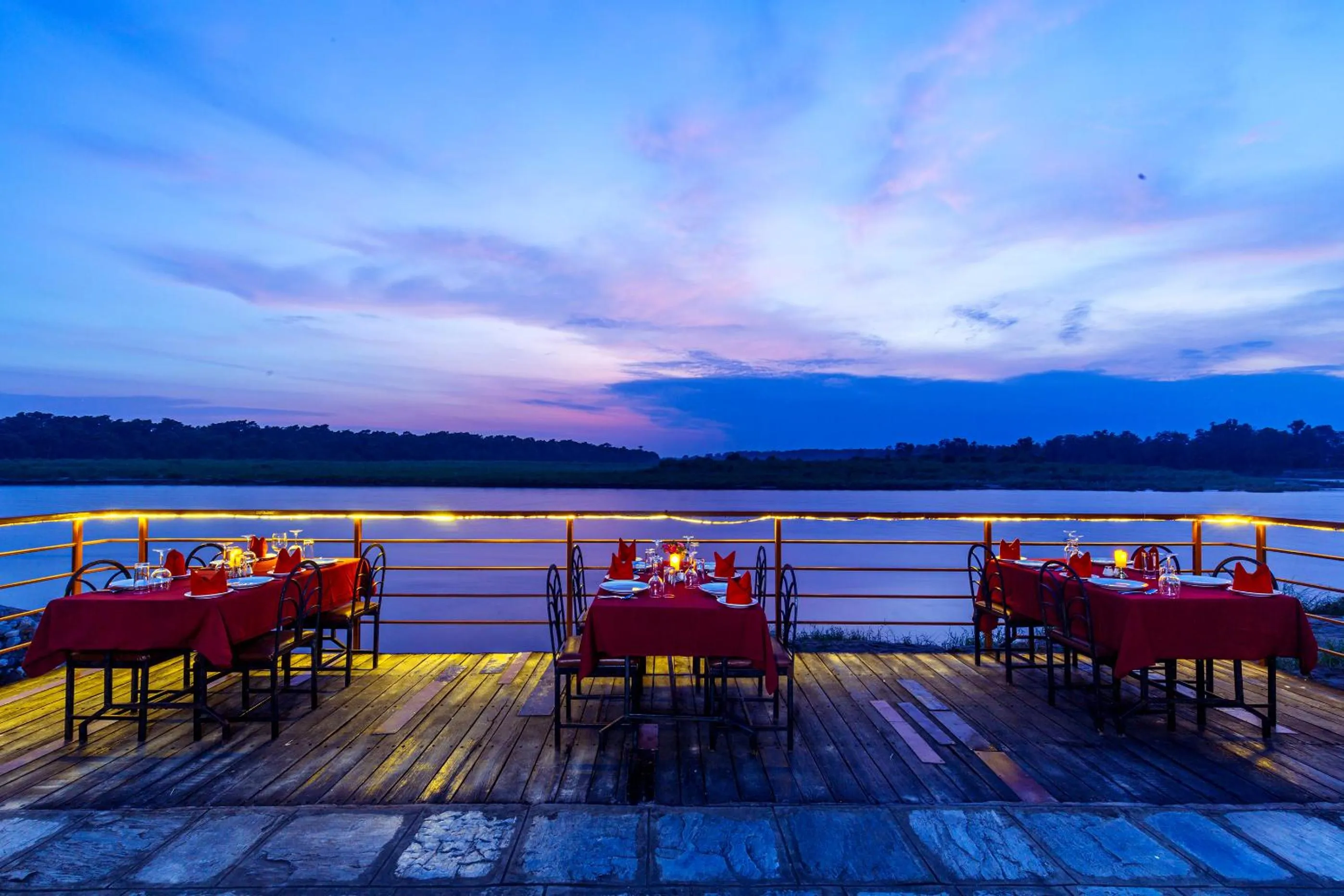 Restaurant/places to eat in Park Safari Resort, Chitwan National Park