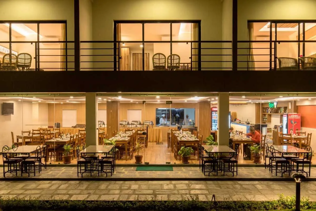 Restaurant/places to eat in Park Safari Resort, Chitwan National Park