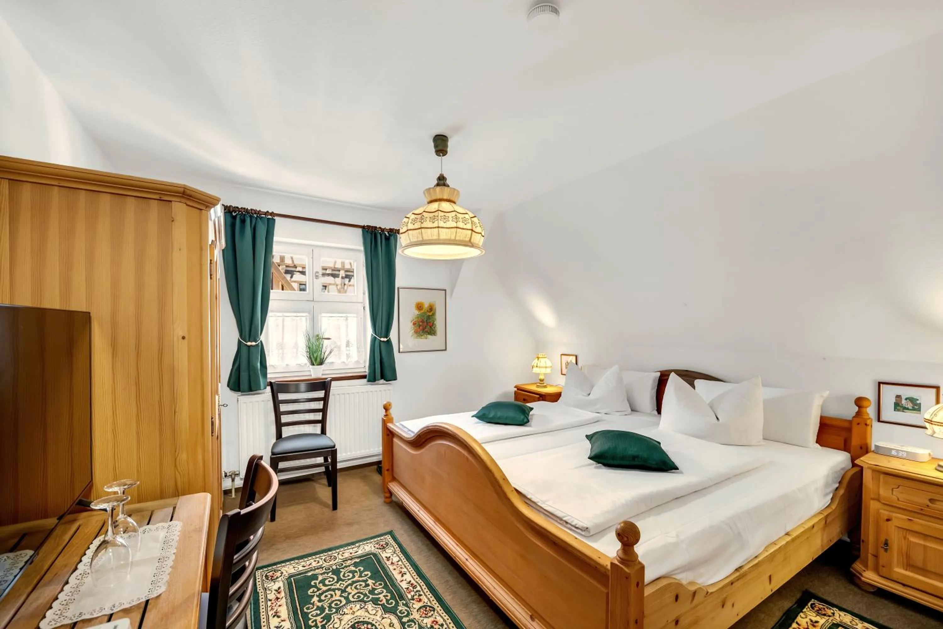 Bedroom, Bed in Artistique Hotel