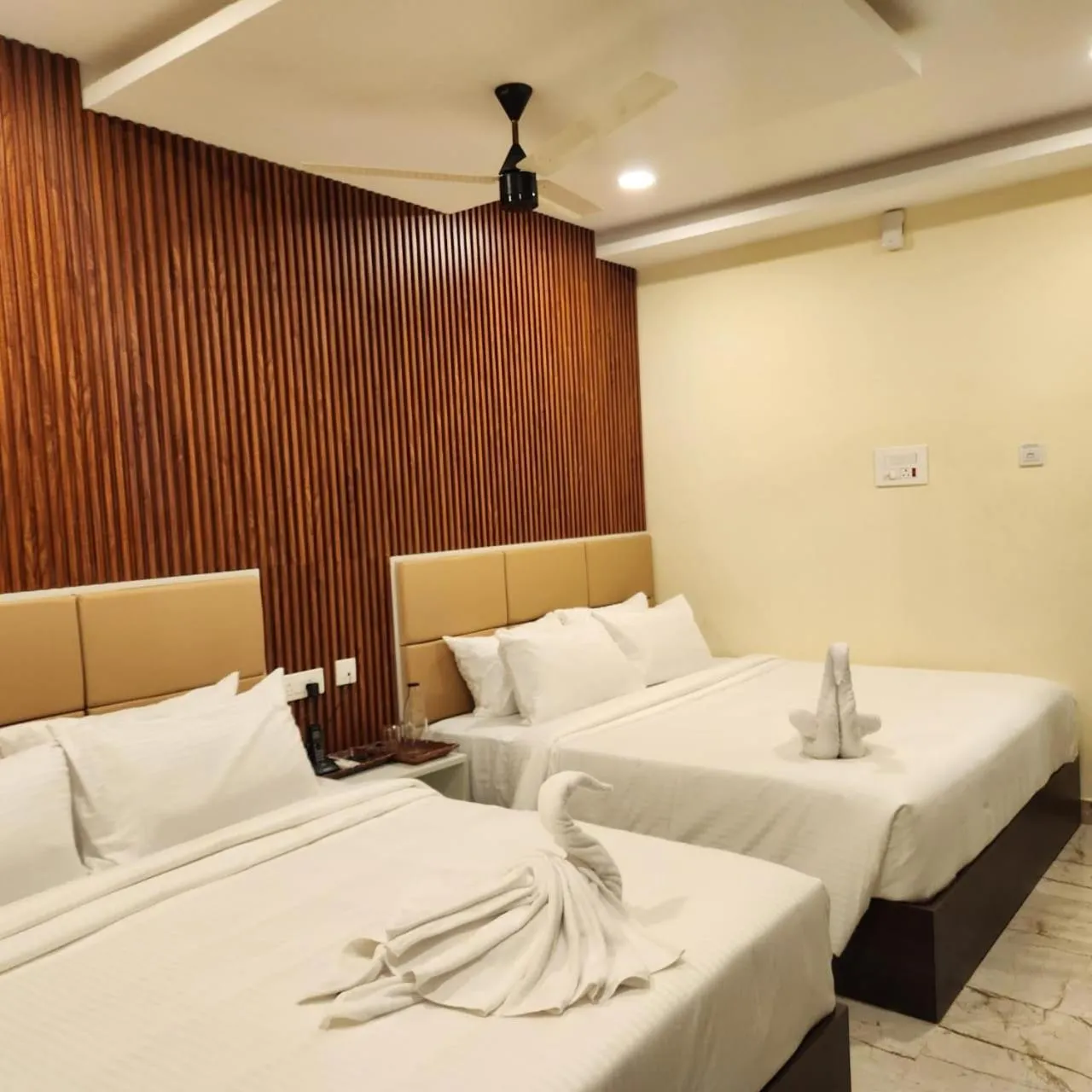 Bedroom, Bed in Hotel Dusk and Dawn