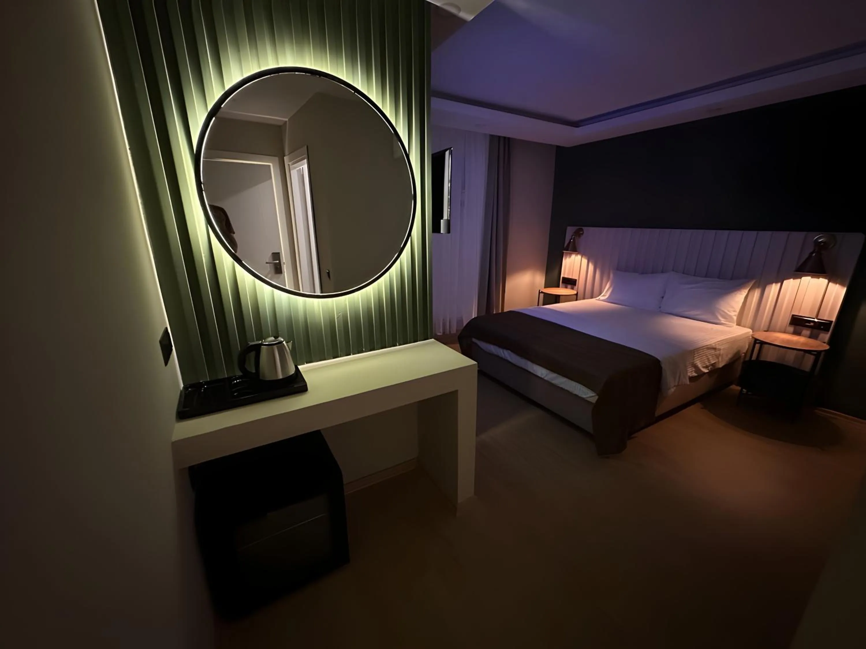 Bed in Red Castle Hotel & Pub