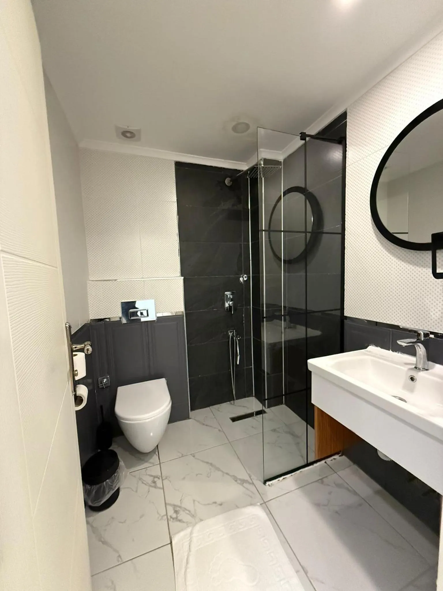 Shower in Red Castle Hotel & Pub