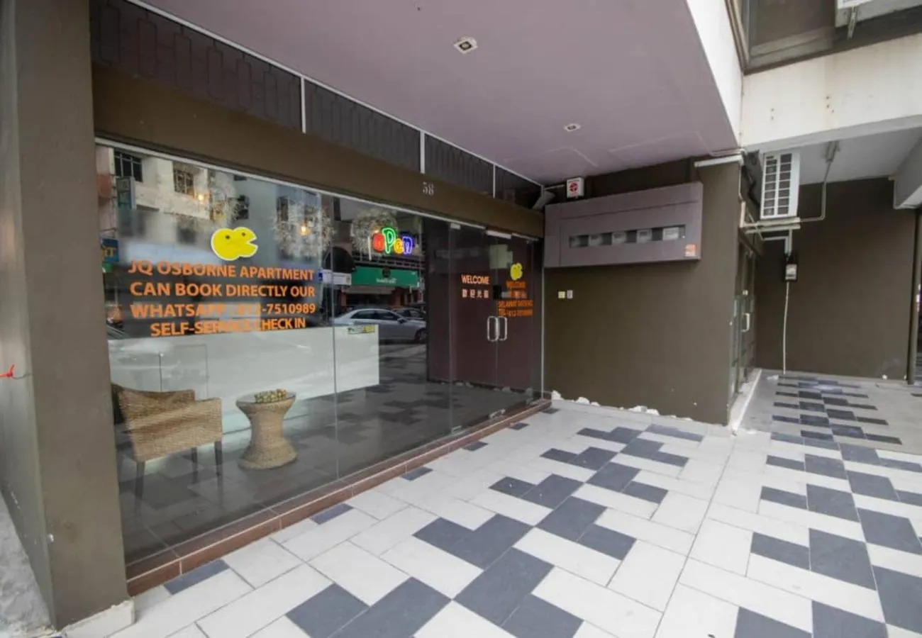 Facade/entrance in JQ Osborne Apartment