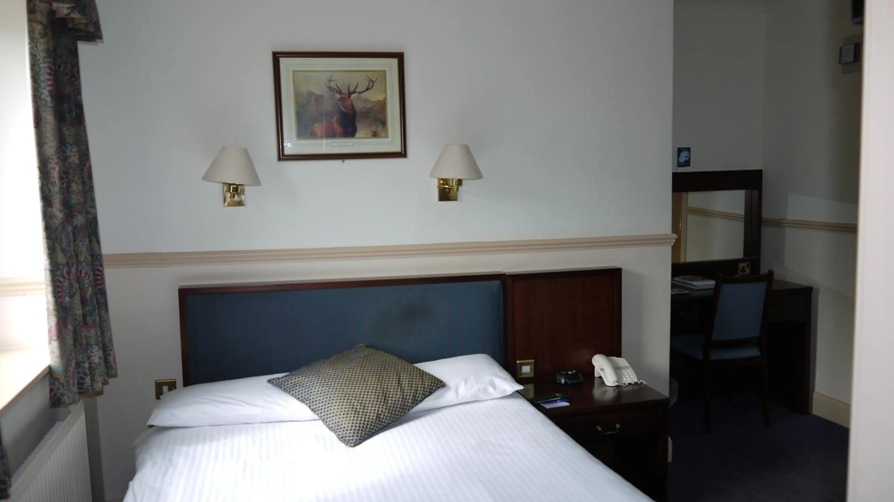 Bed in Best Western Queens Hotel