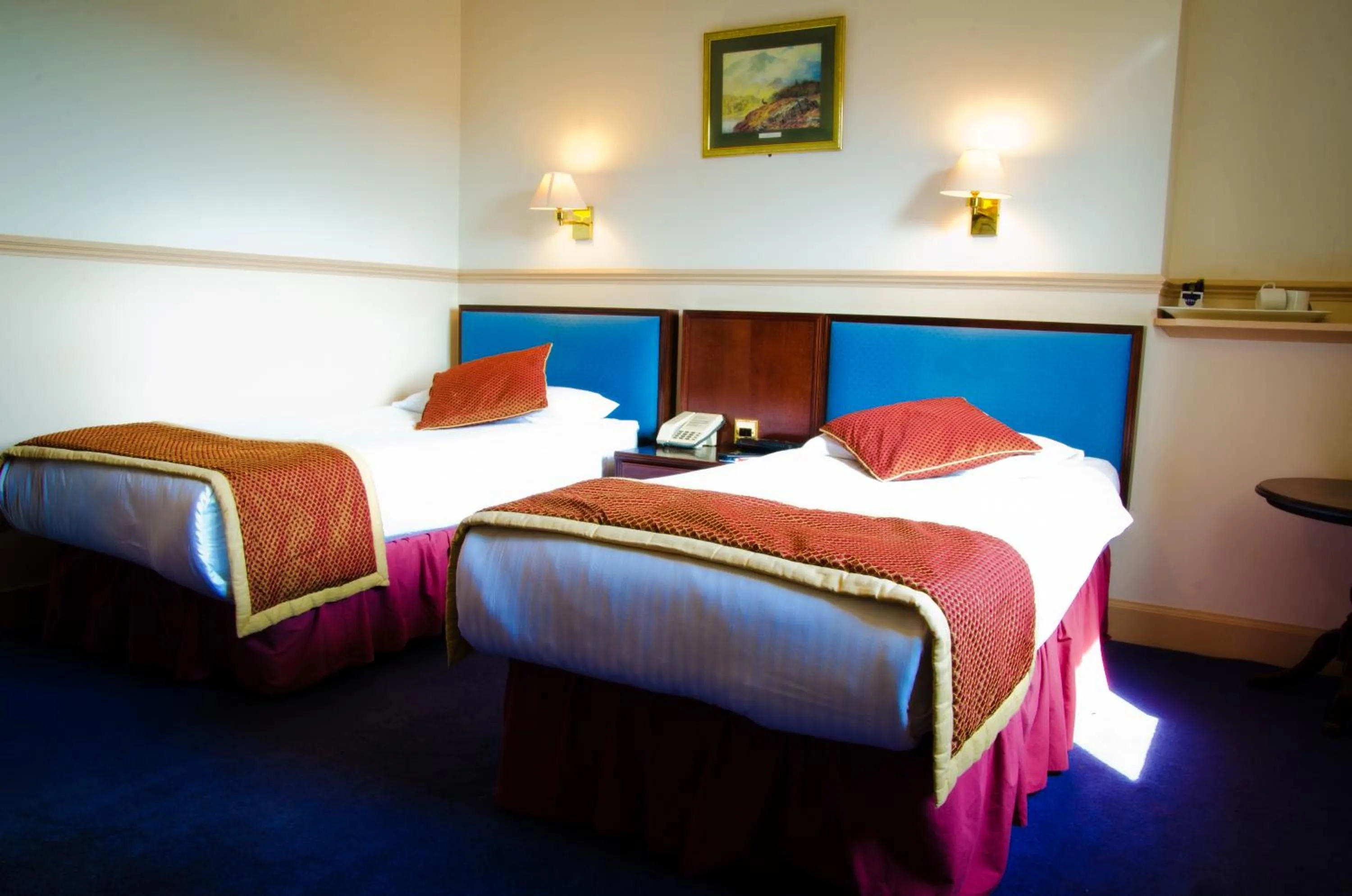 Bed in Best Western Queens Hotel