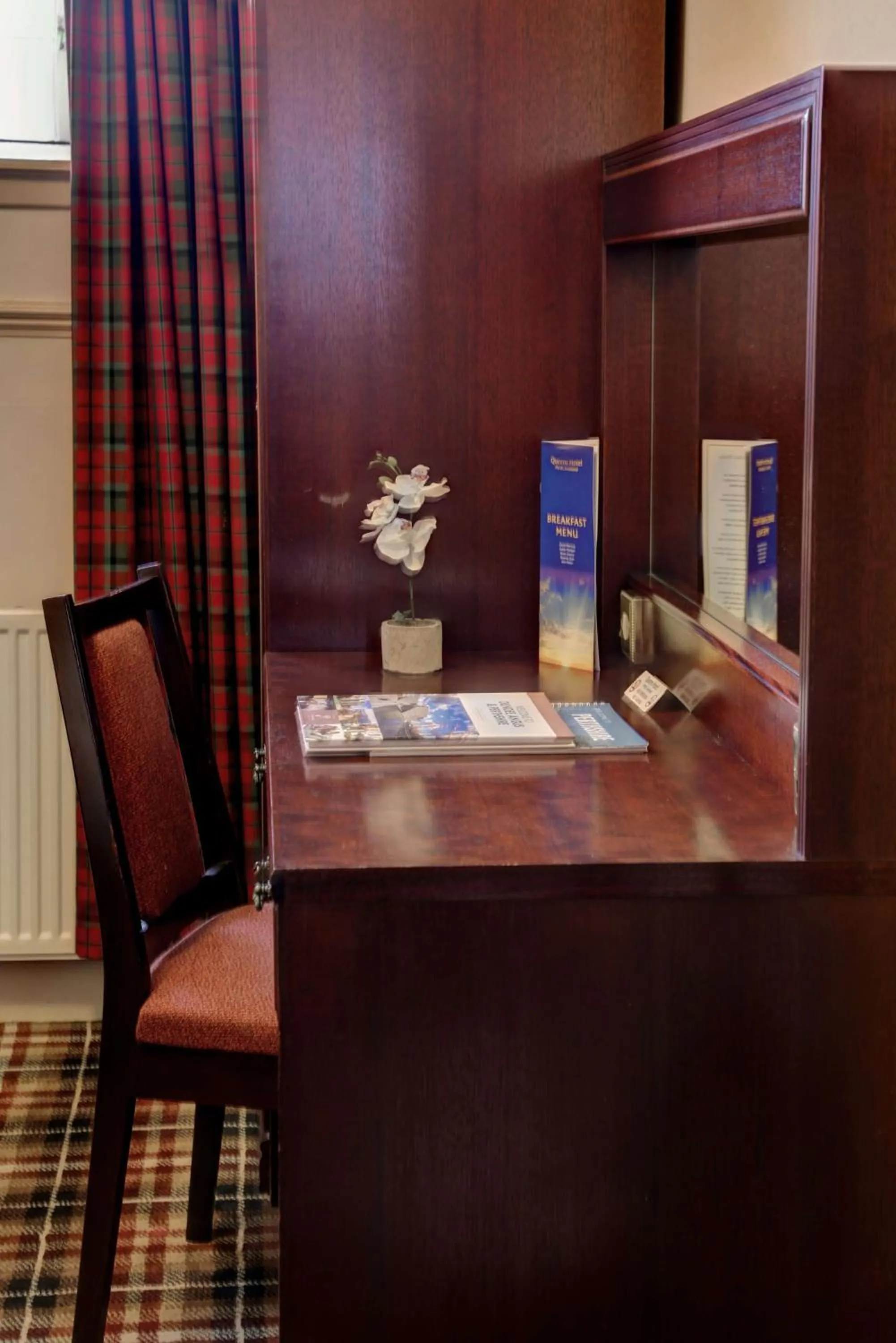 Photo of the whole room in Best Western Queens Hotel