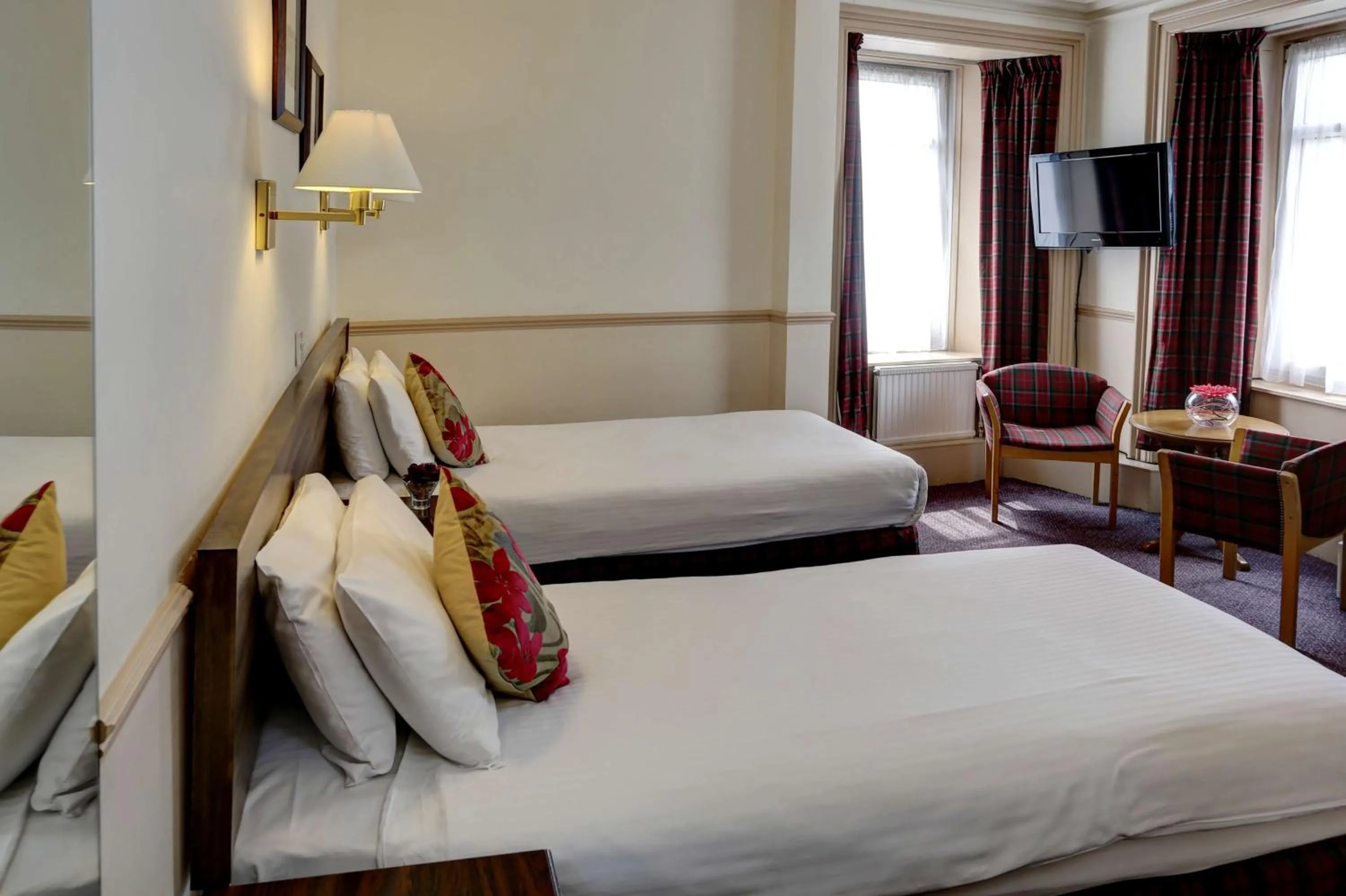 Photo of the whole room in Best Western Queens Hotel