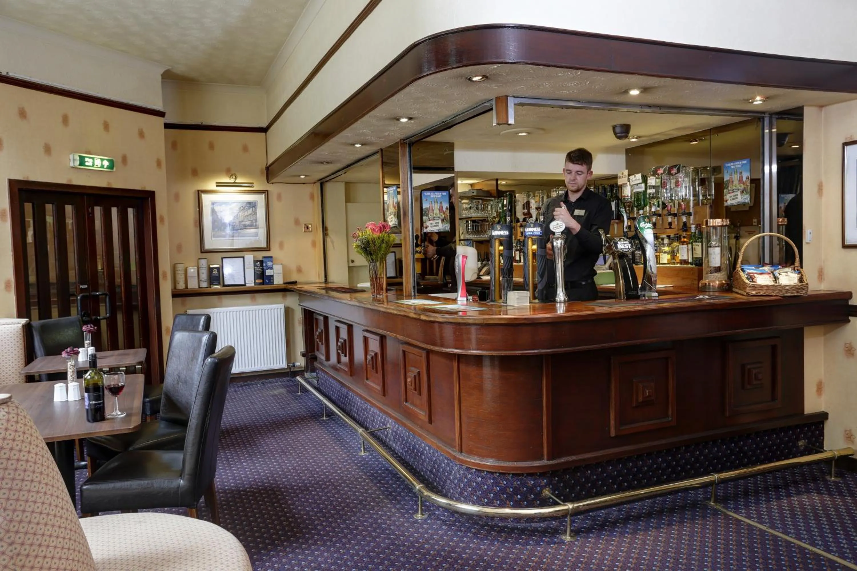 Lounge or bar, Lounge/Bar in Best Western Queens Hotel