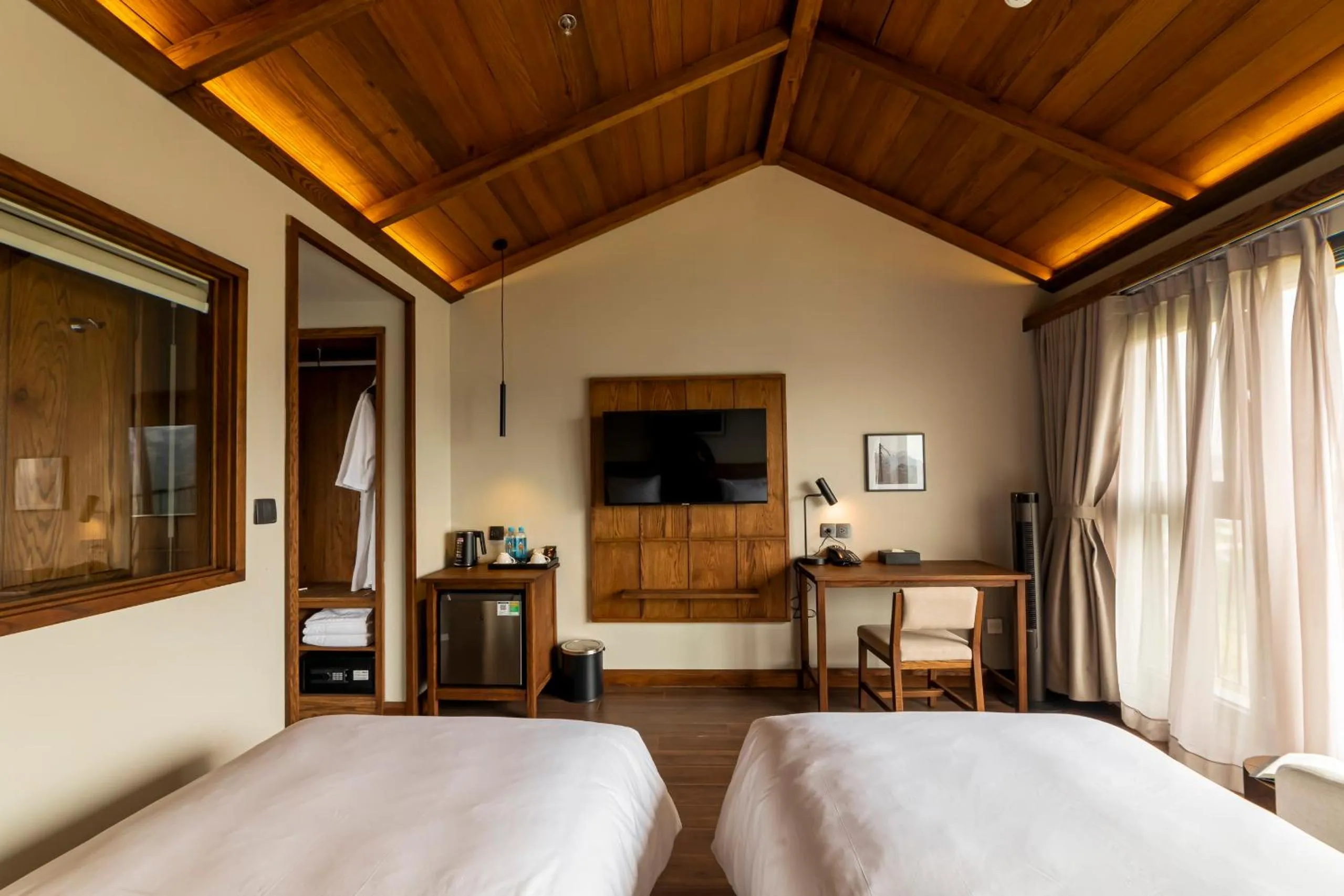 Communal lounge/ TV room, Bed in HLS Dalat Lodge