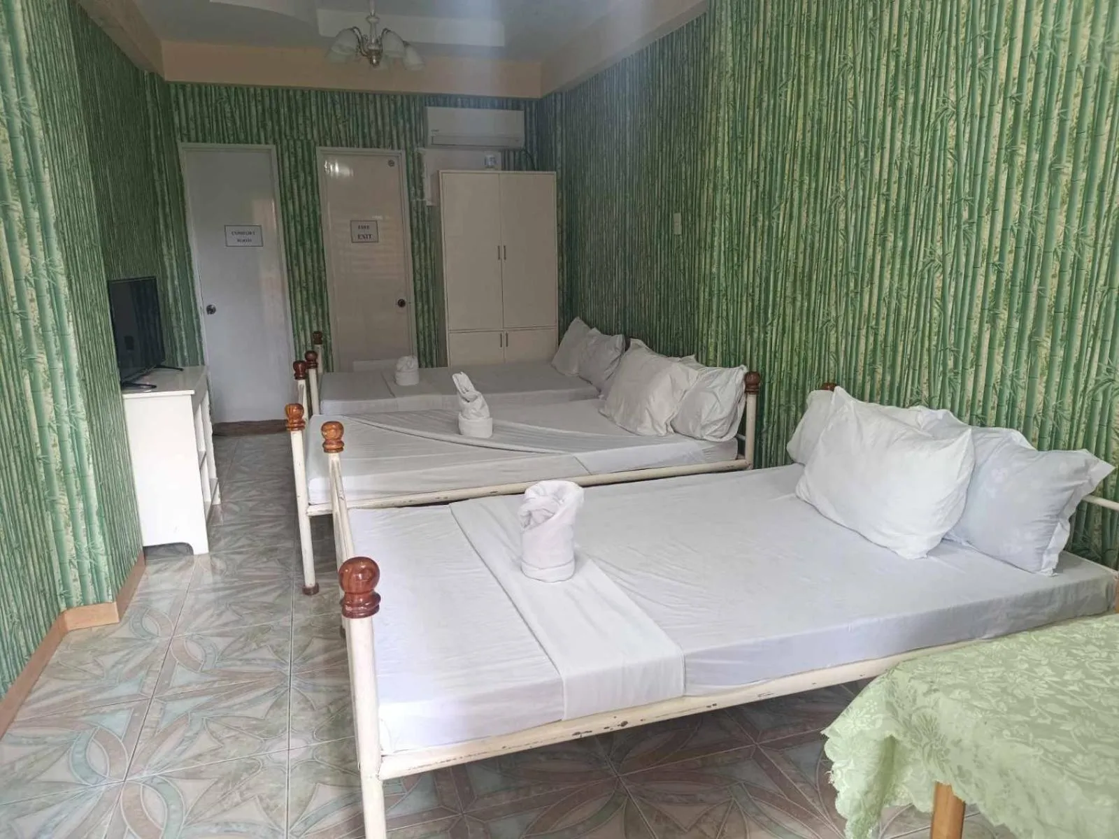 Bed in Harbour Chateau