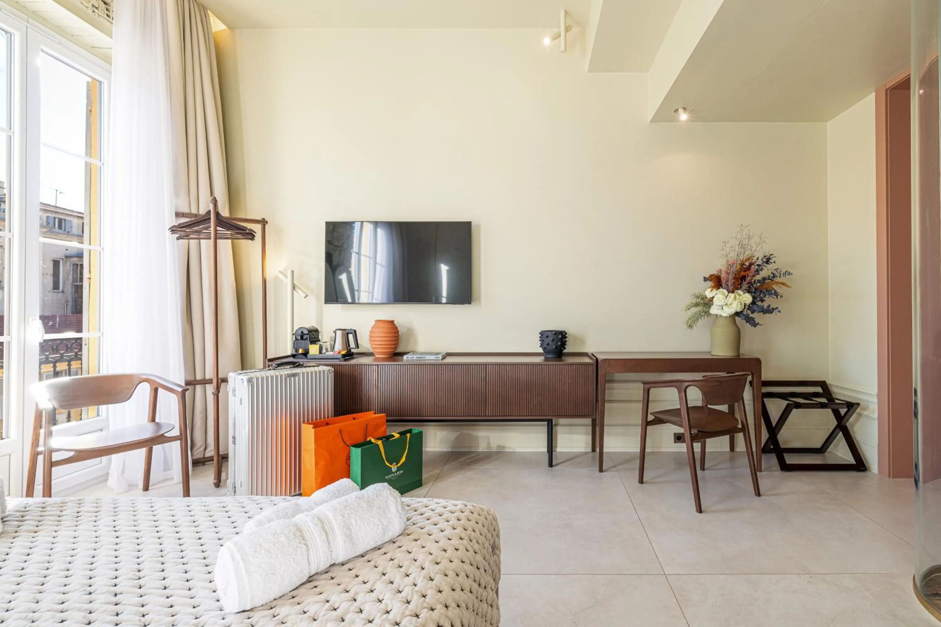 TV and multimedia in Naomi Nice