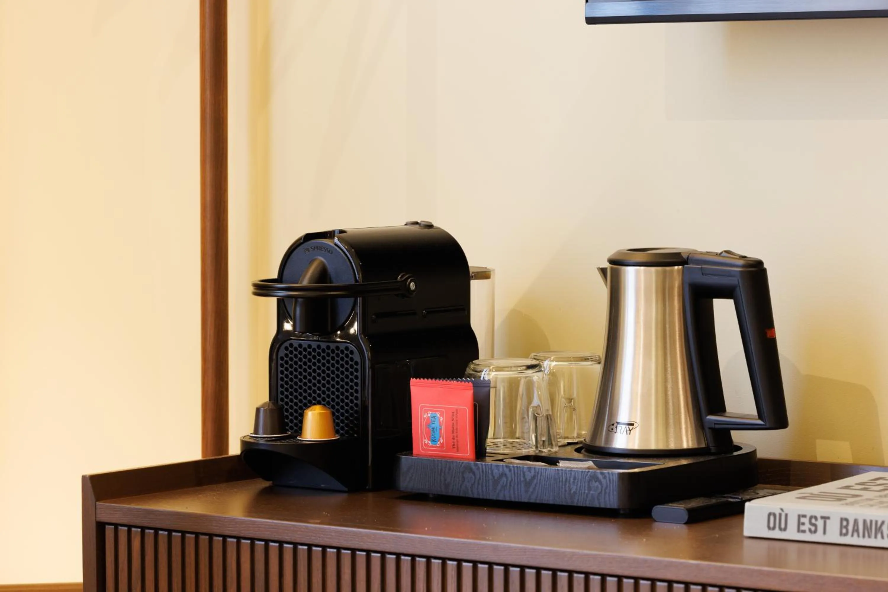 Coffee/tea facilities in Naomi Nice