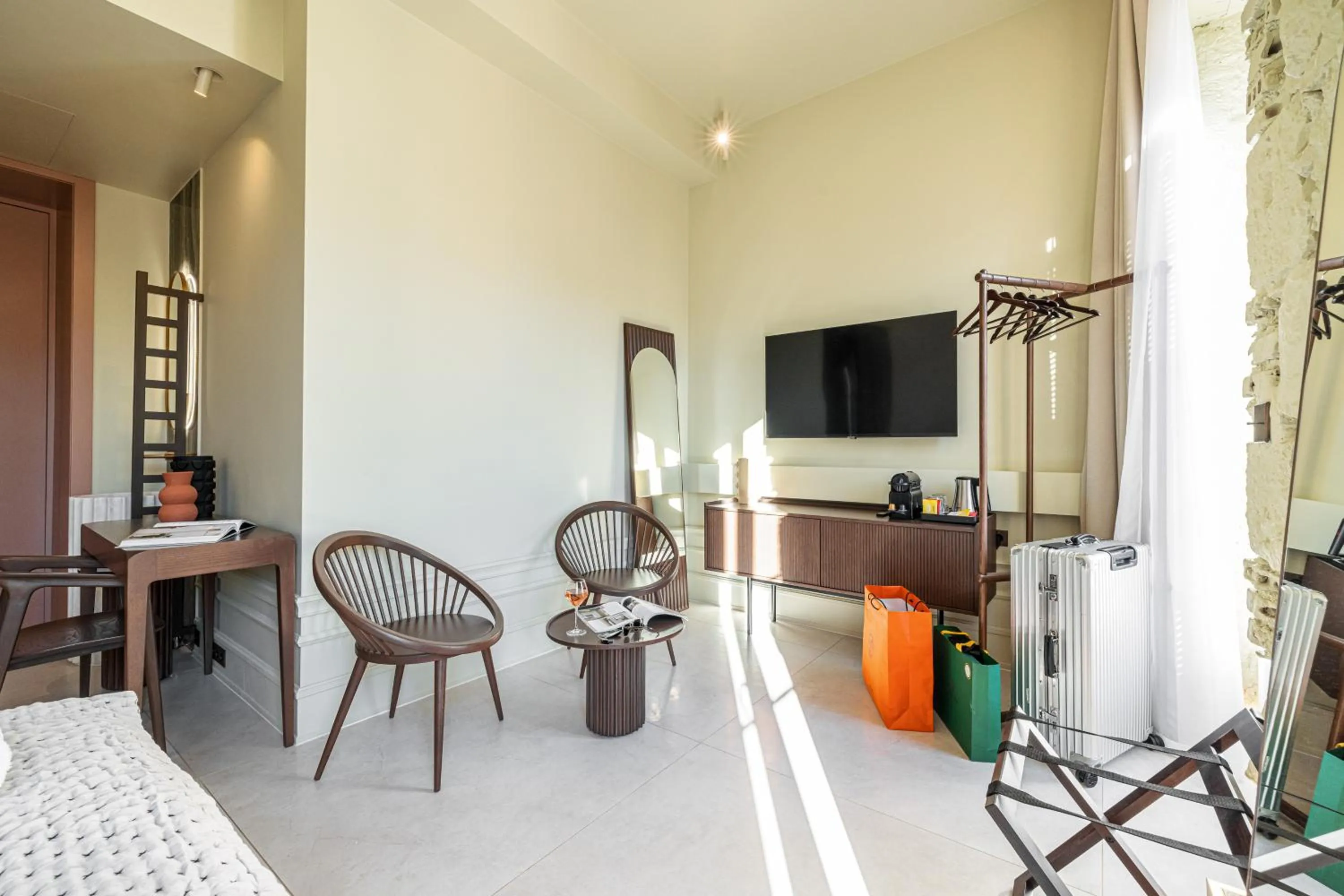 TV and multimedia in Naomi Nice