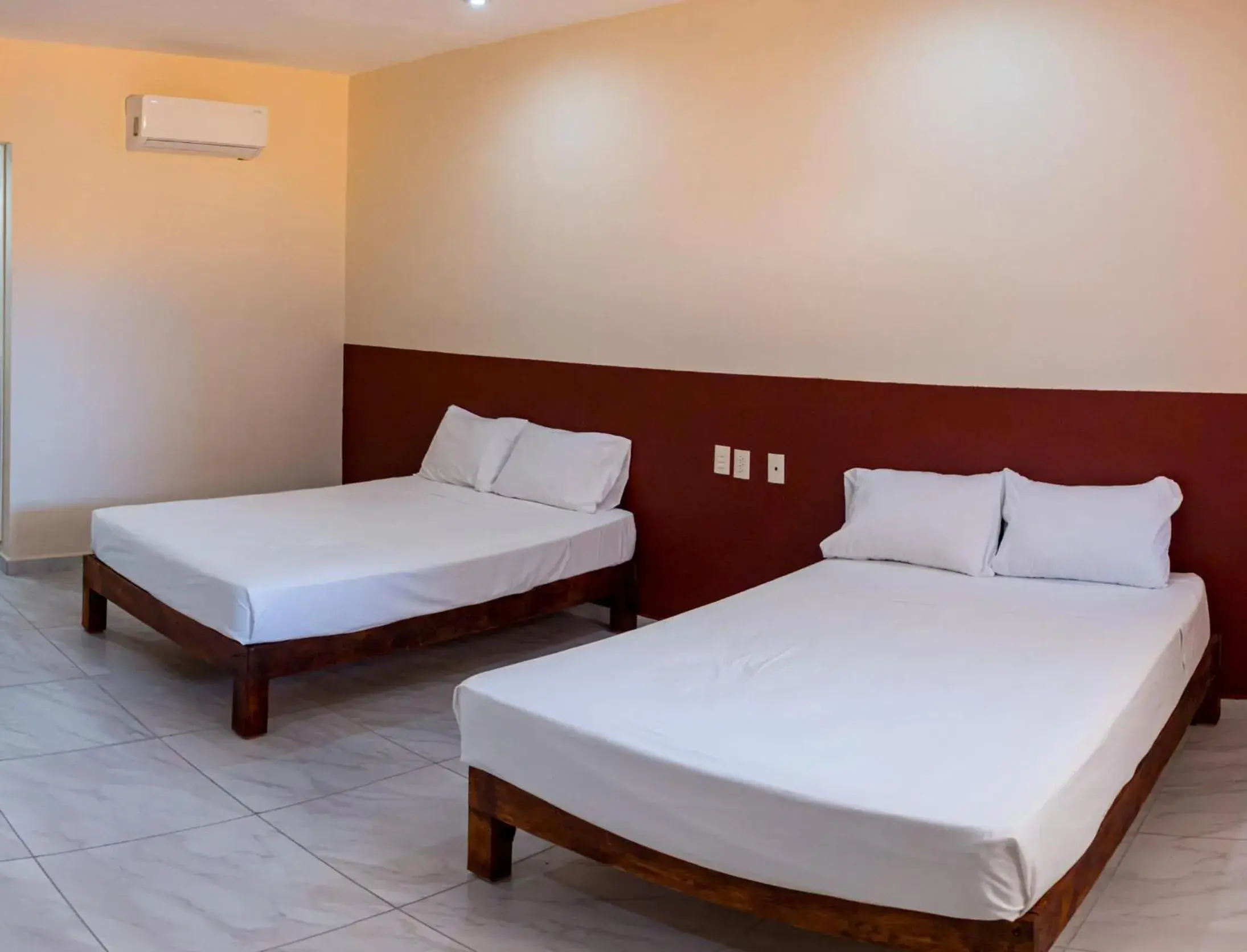 Standard Two Beds in OYO Hotel La Playa Standard Two Beds in OYO Hotel La Playa