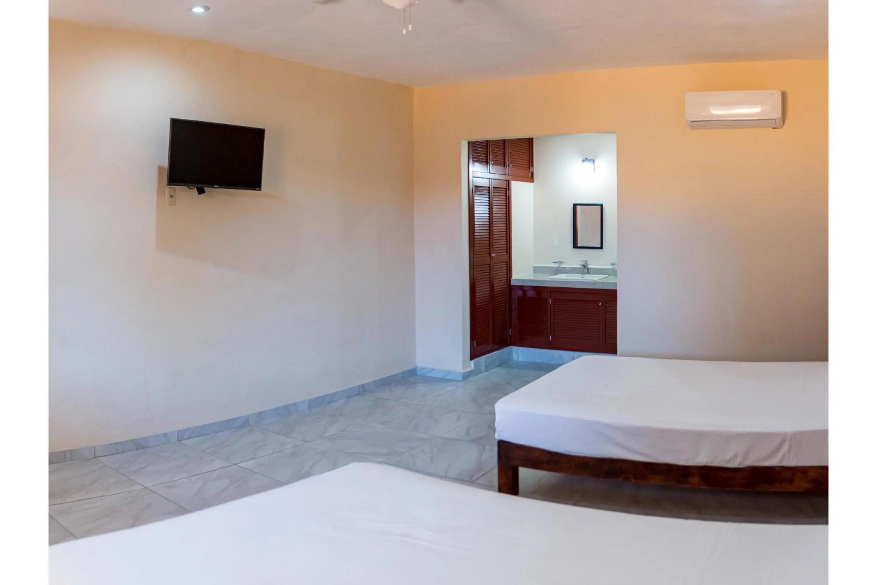 Bedroom, Bed in OYO Hotel La Playa