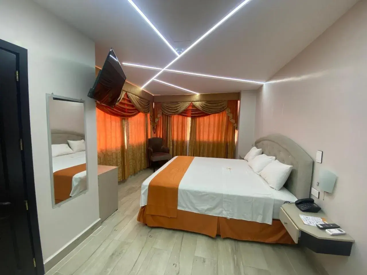 Deluxe King Room in BRITNEY HOTEL Machala Deluxe King Room in BRITNEY HOTEL Machala