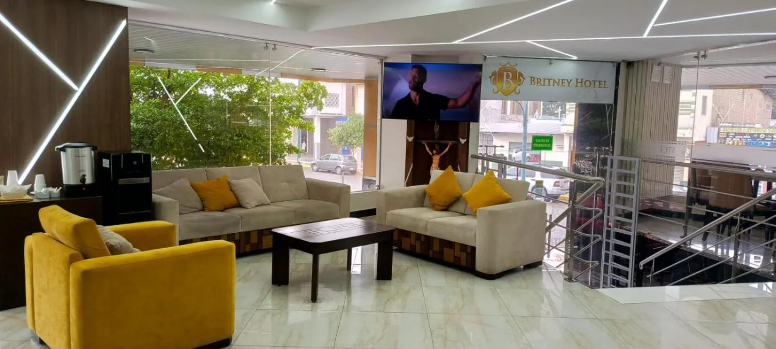 Communal lounge/ TV room in BRITNEY HOTEL Machala