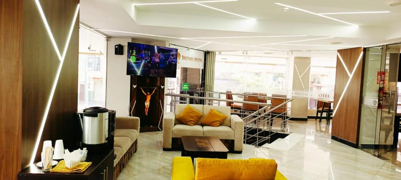 Communal lounge/ TV room in BRITNEY HOTEL Machala