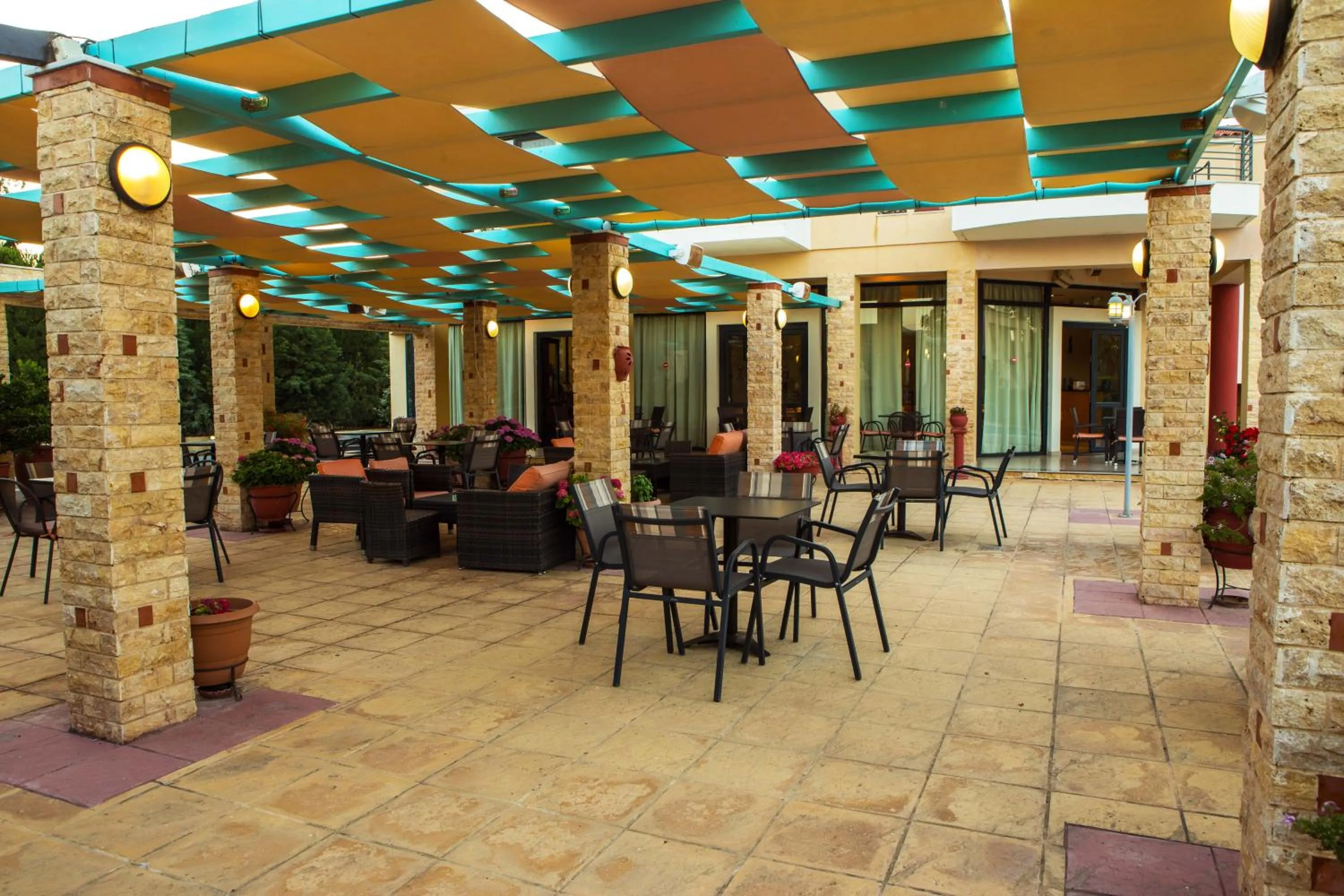 Restaurant/places to eat in Aeolian Gaea Hotel