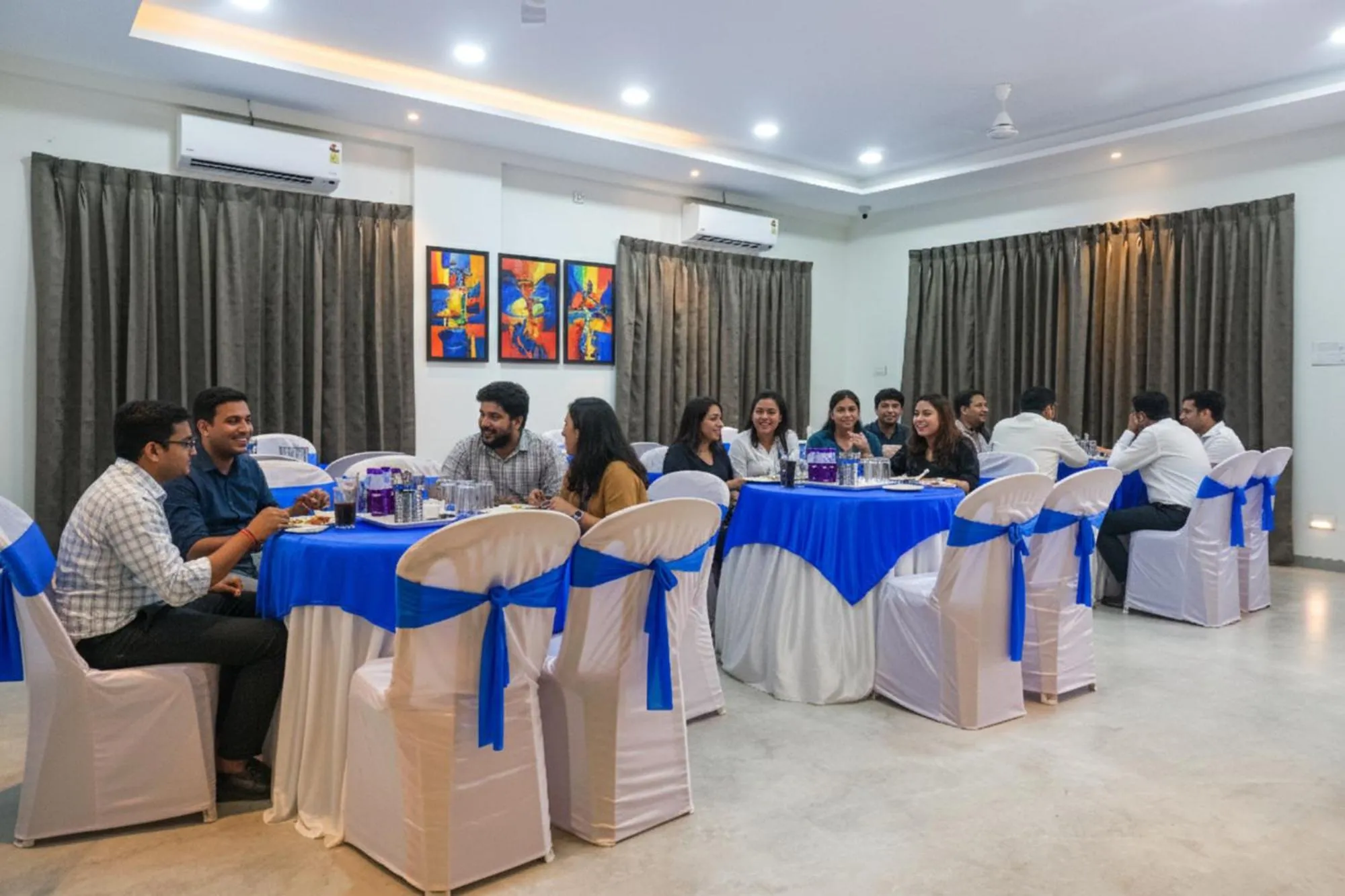 Restaurant/places to eat in FabHotel Prime Athiti Delight Stay - Nr Shri Baneshwar Mandir, Baner