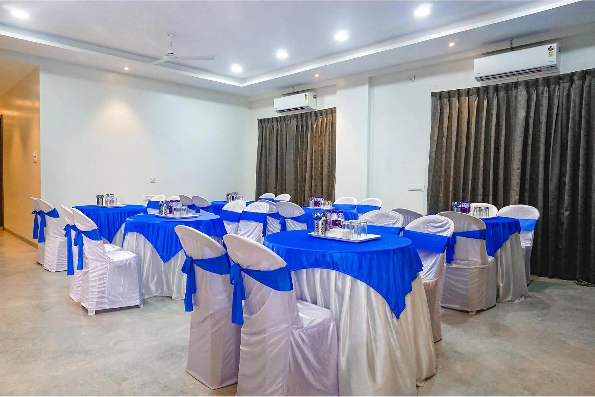 Restaurant/places to eat in FabHotel Prime Athiti Delight Stay - Nr Shri Baneshwar Mandir, Baner