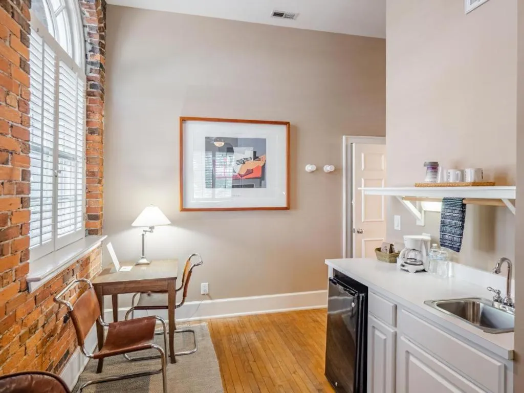 The Front Street Inn