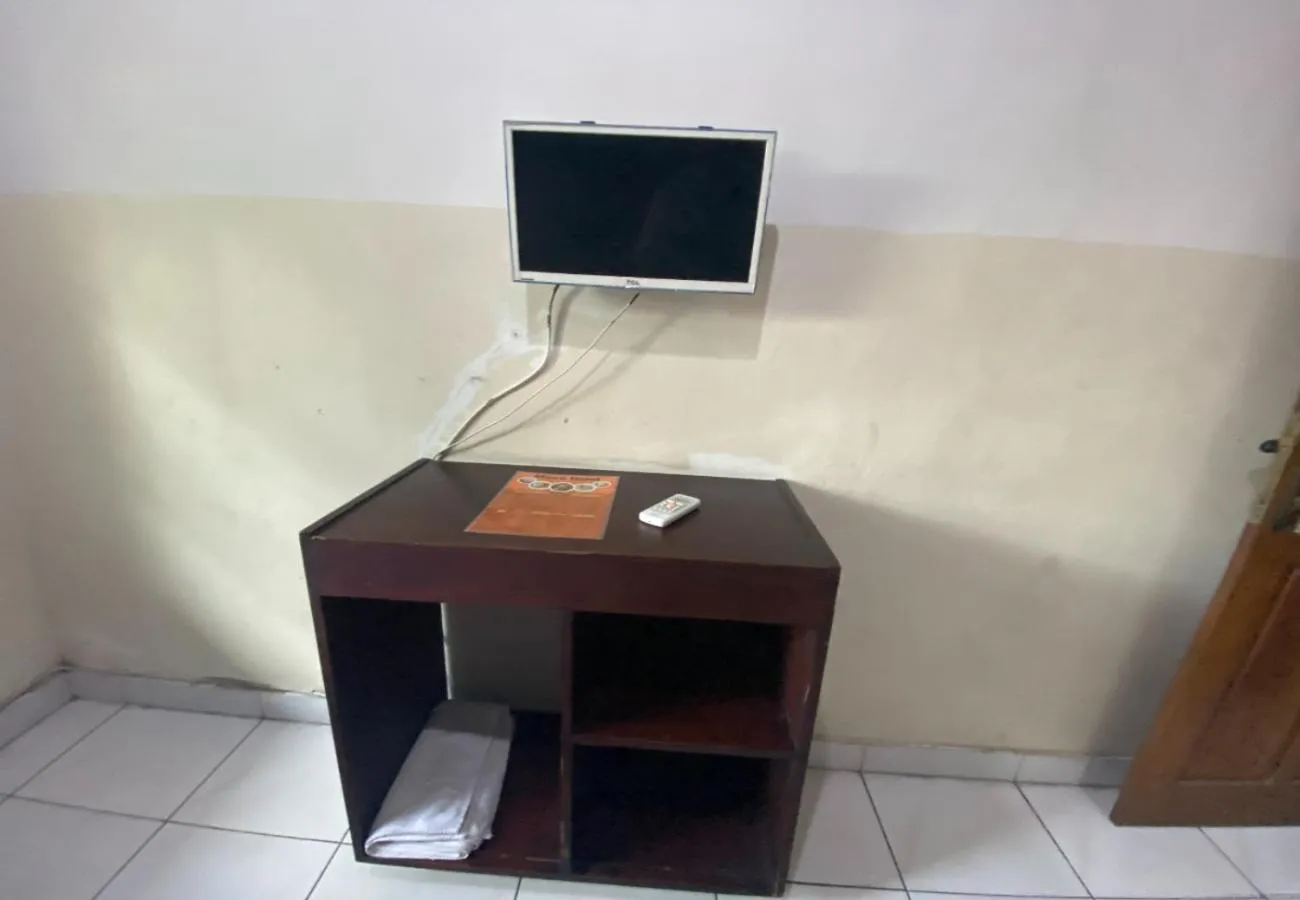 TV and multimedia in Hotel Candra Adigraha