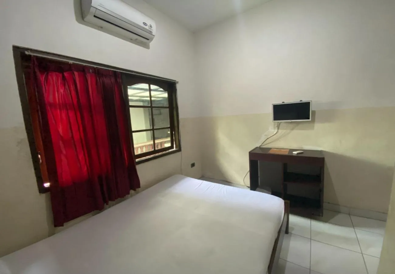 Bedroom, Bed in Hotel Candra Adigraha