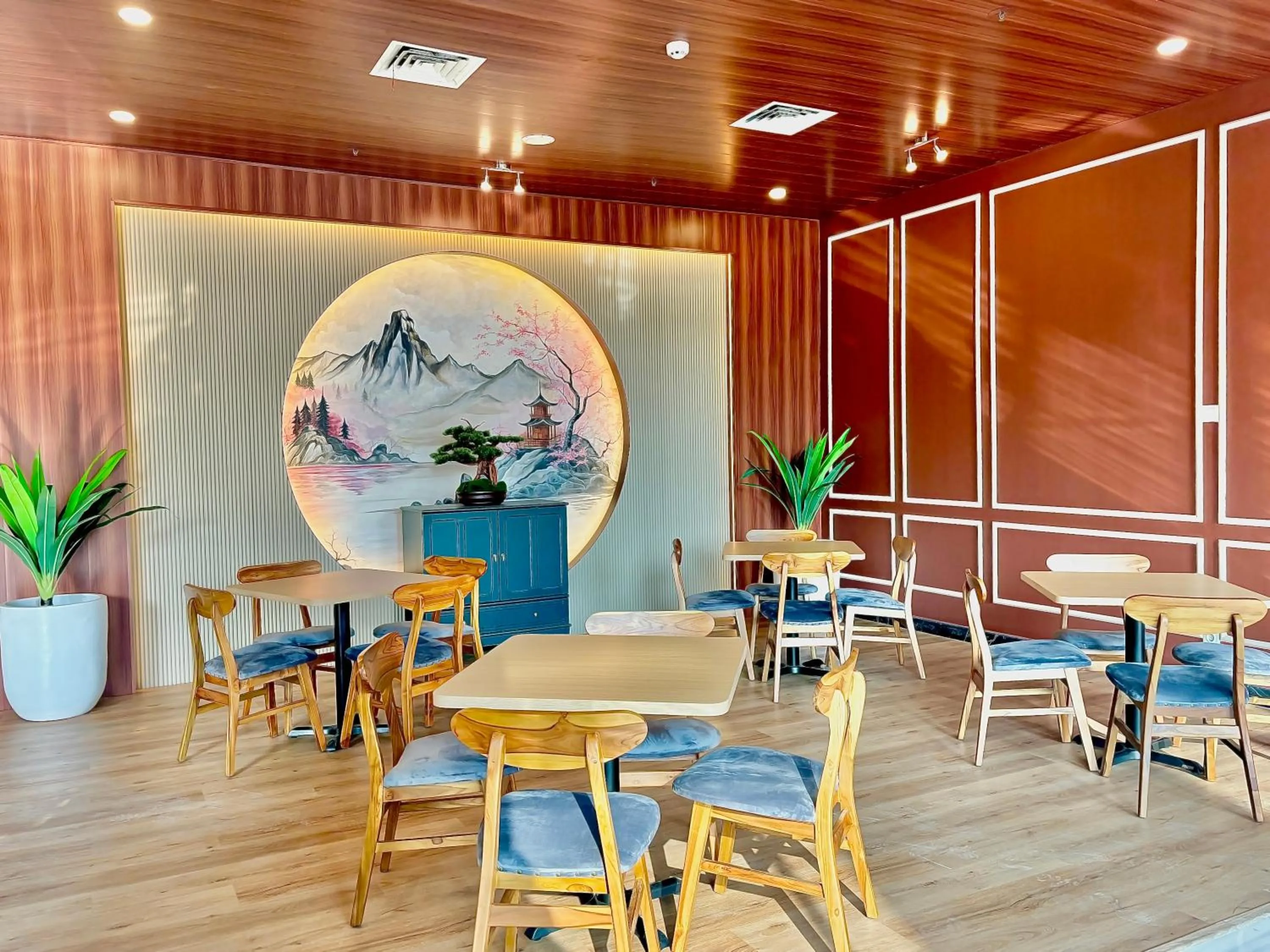 Restaurant/places to eat in Nemuru Grand Suites