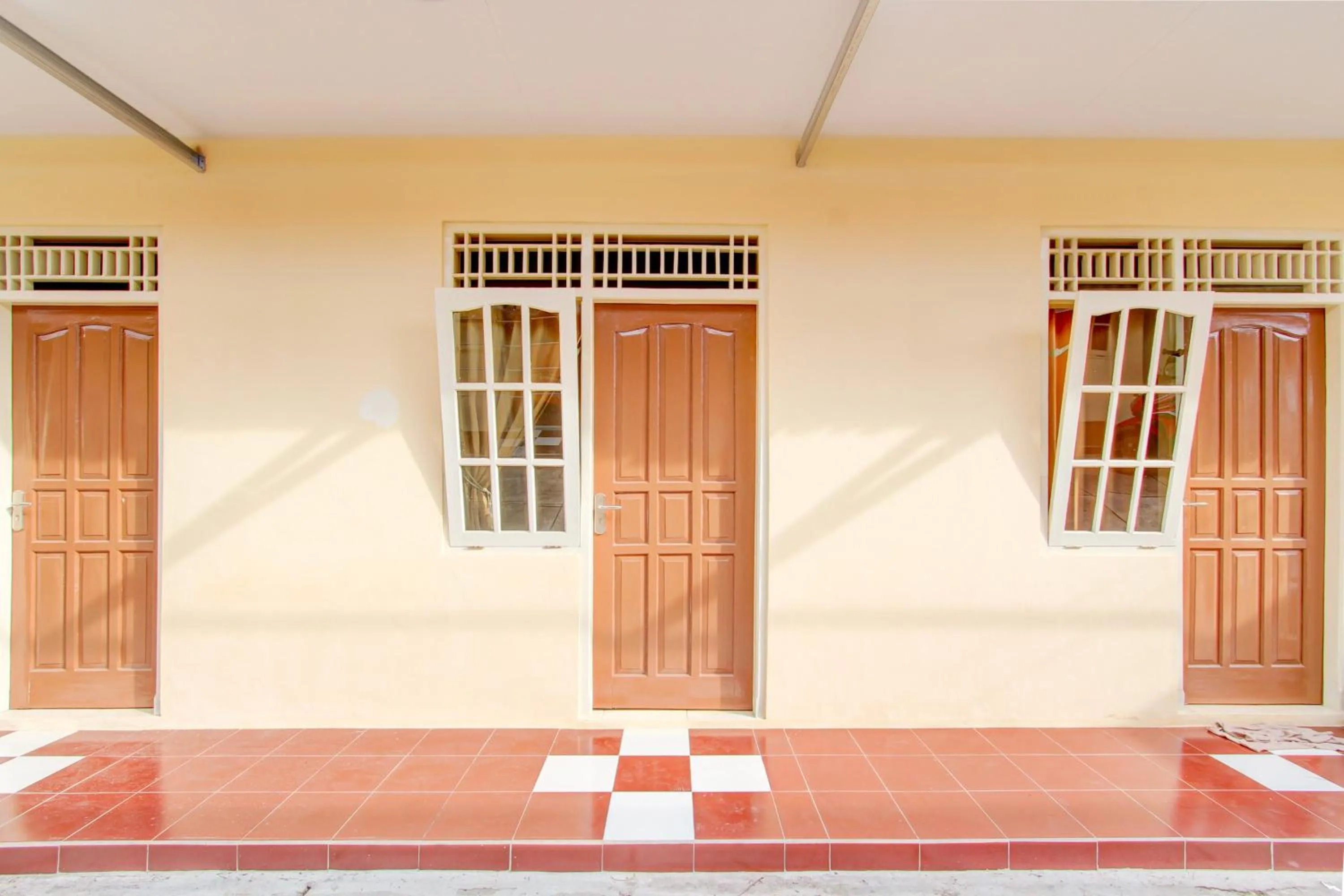 Lobby or reception in Hotel O Guest House Wijaya Syariah Near alun alun kota purwokerto