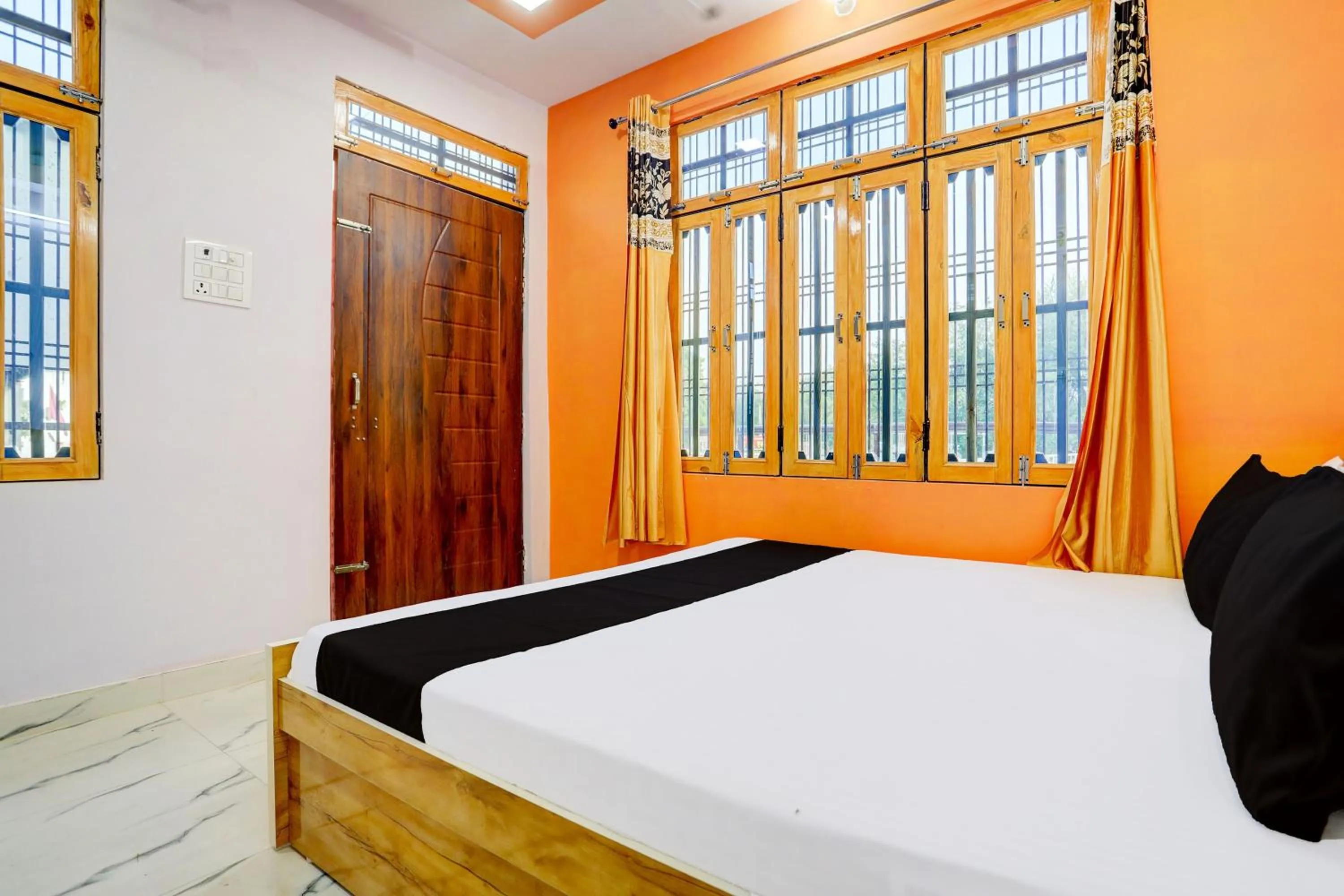 Bedroom, Bed in SPOT ON The SN Lawn