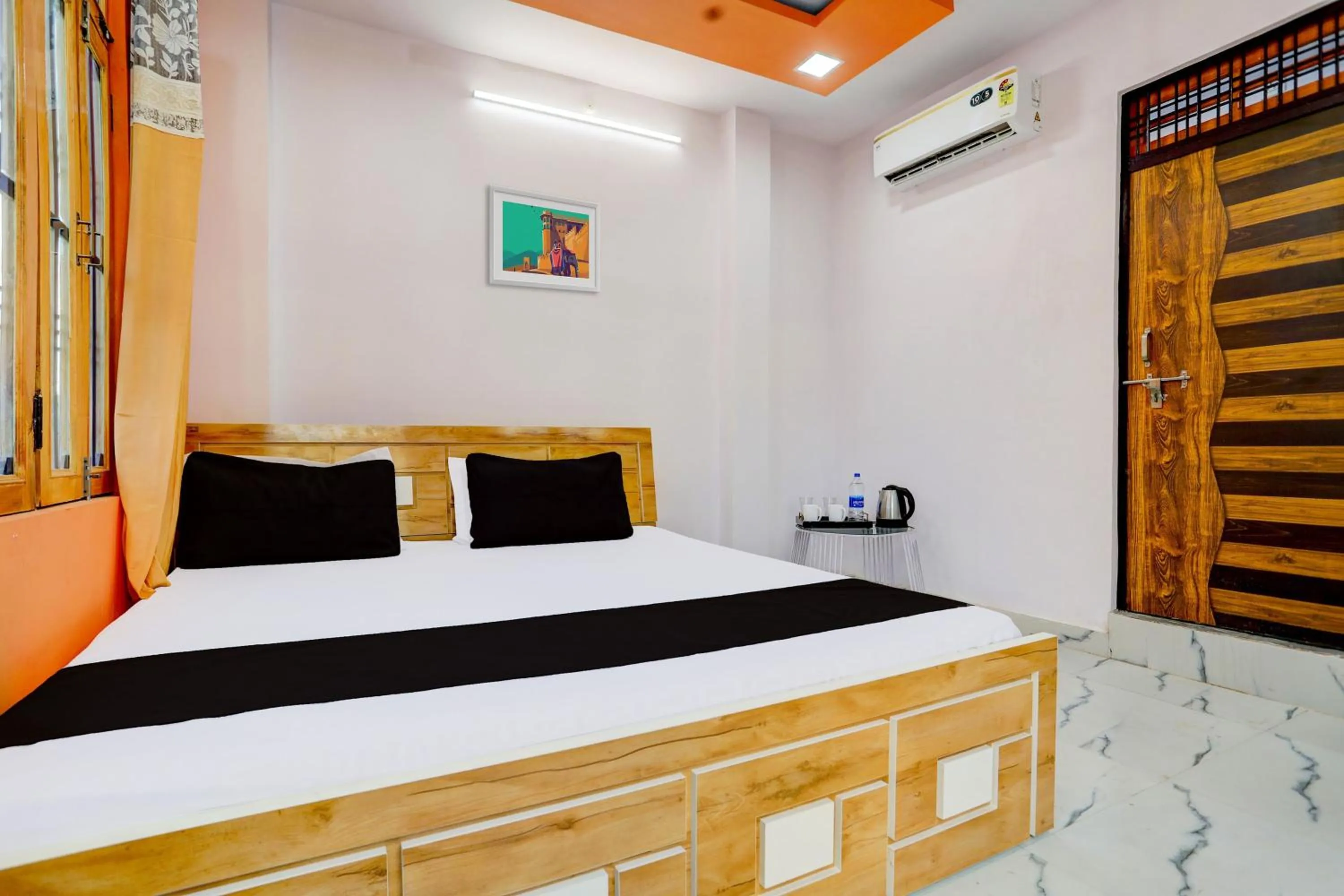 Bedroom, Bed in SPOT ON The SN Lawn