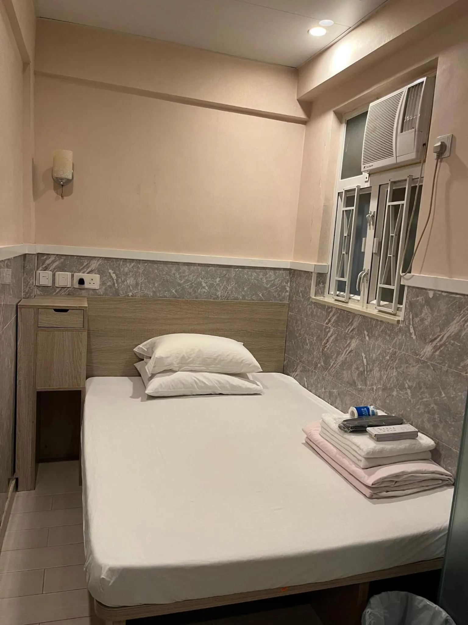 Bed in 3D Inn Hong Kong Romance