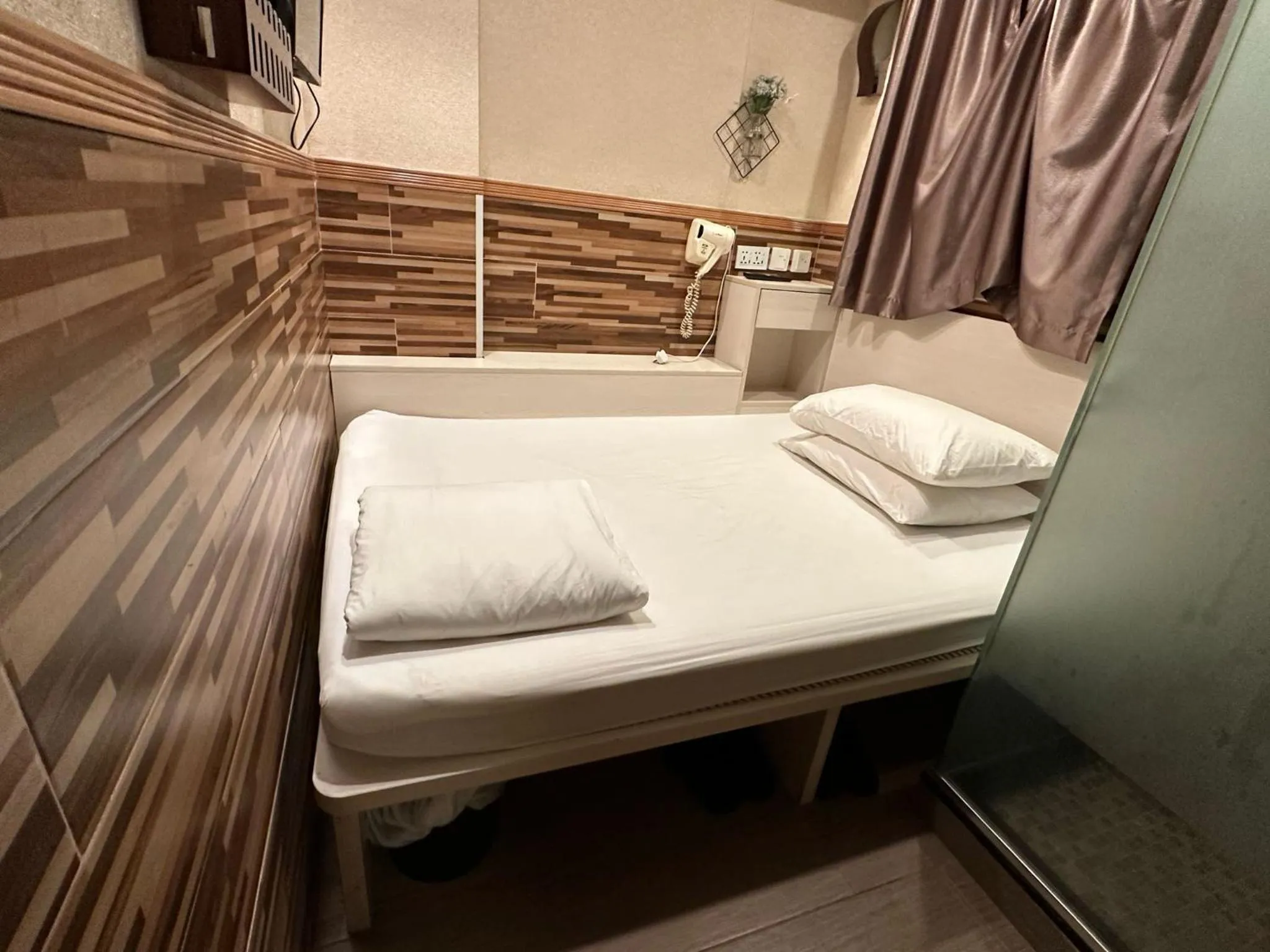 Bed in 3D Inn Hong Kong Romance