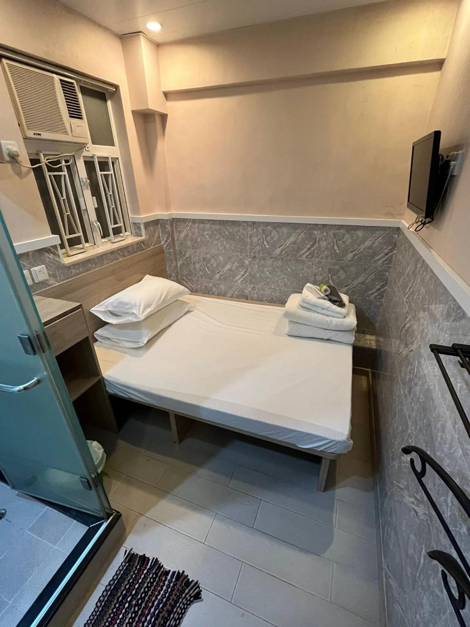 Bed in 3D Inn Hong Kong Romance