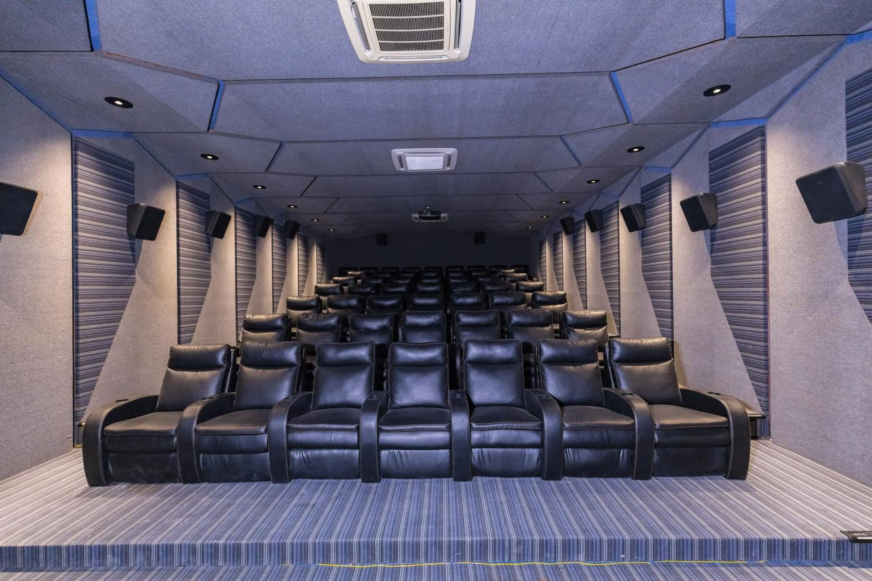 Evening entertainment in The Augusta Club & Resort