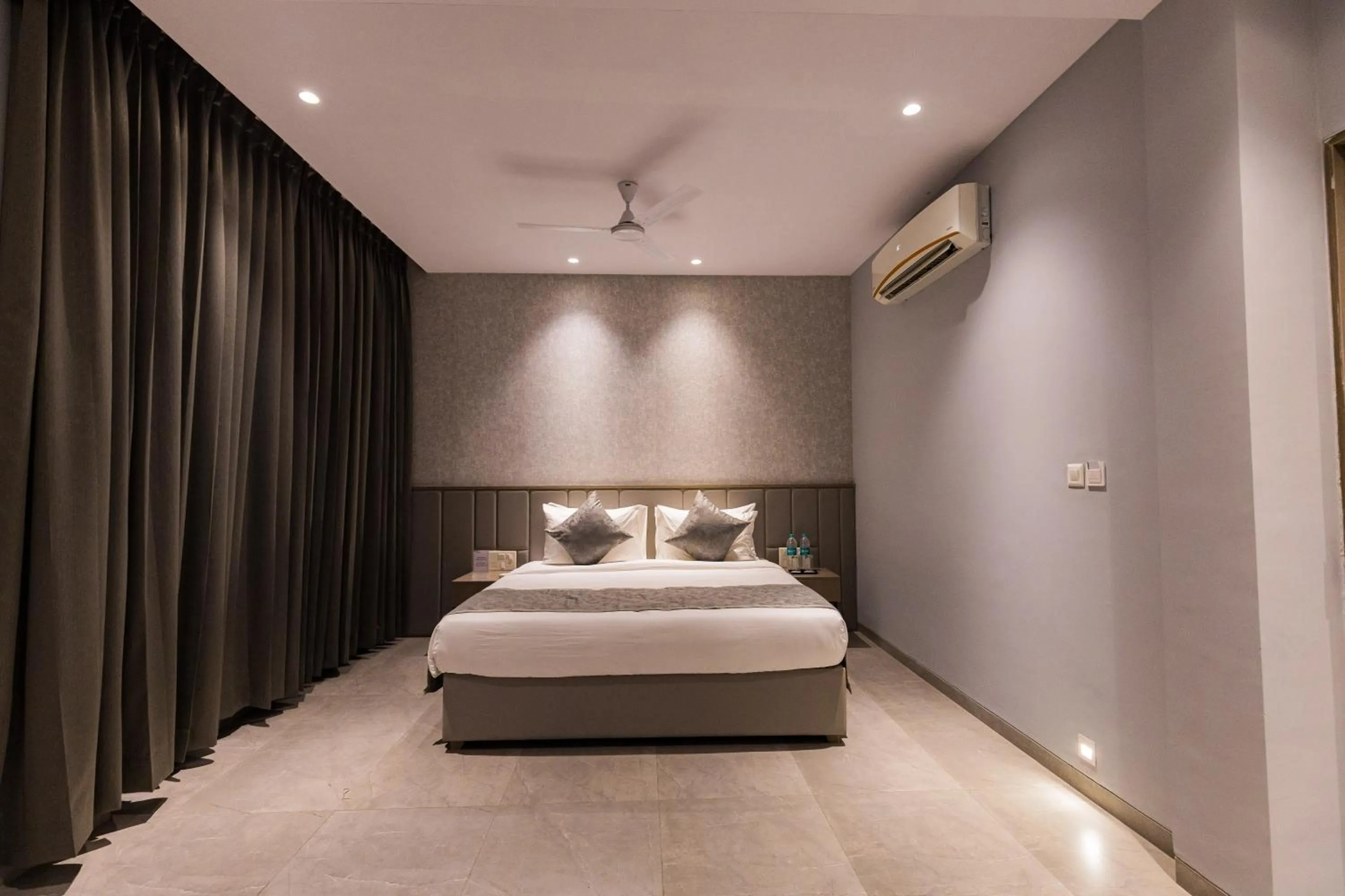 Bedroom, Bed in The Augusta Club & Resort