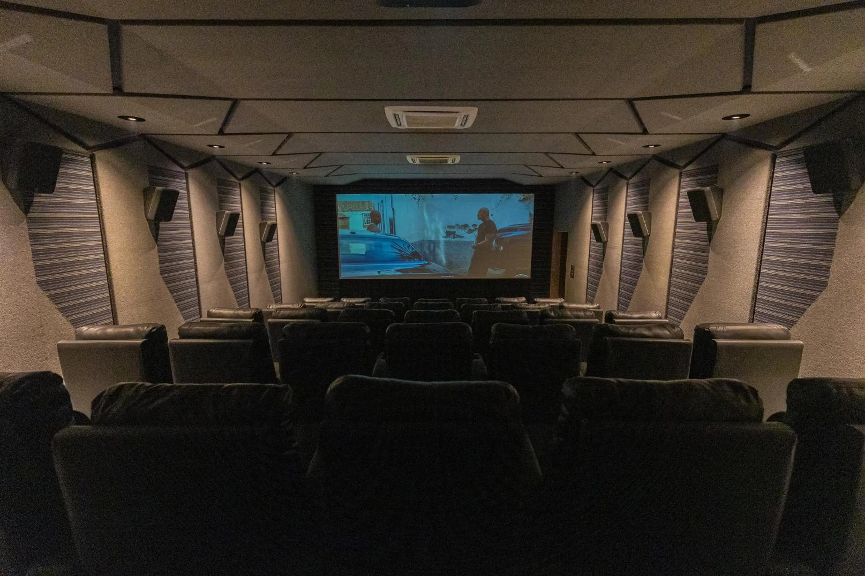 Evening entertainment in The Augusta Club & Resort