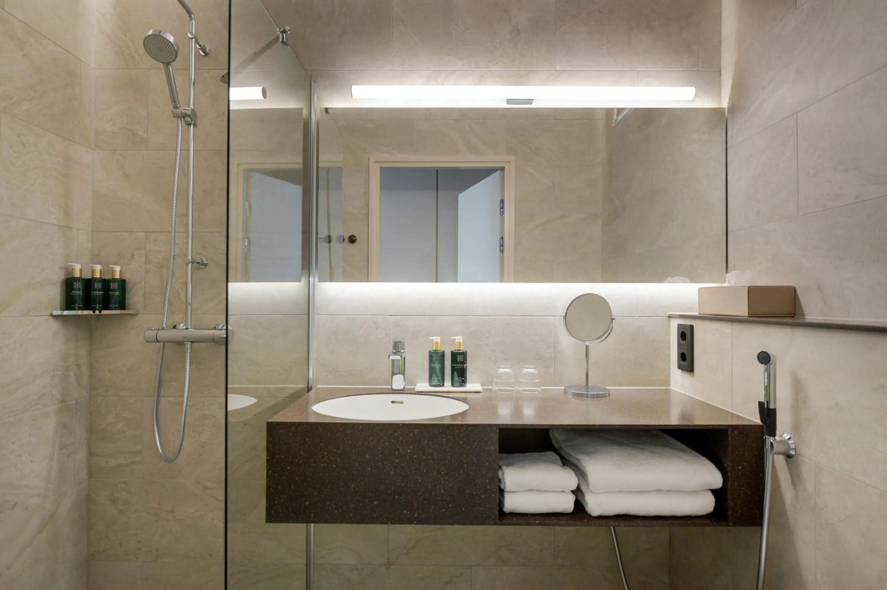 Shower in Solo Sokos Hotel Pier 4