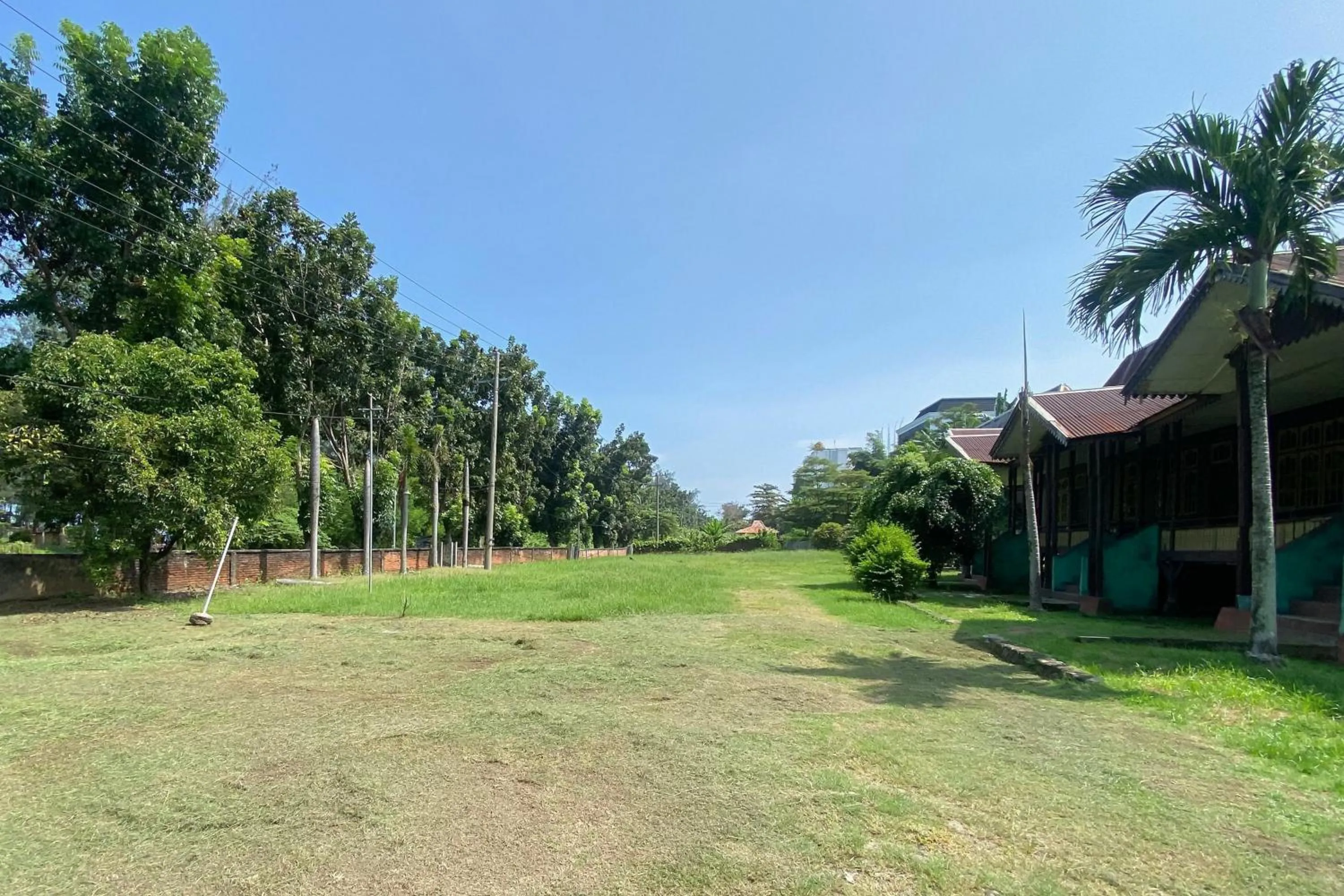 Garden in Hotel Pantai Panjang Bengkulu RedPartner