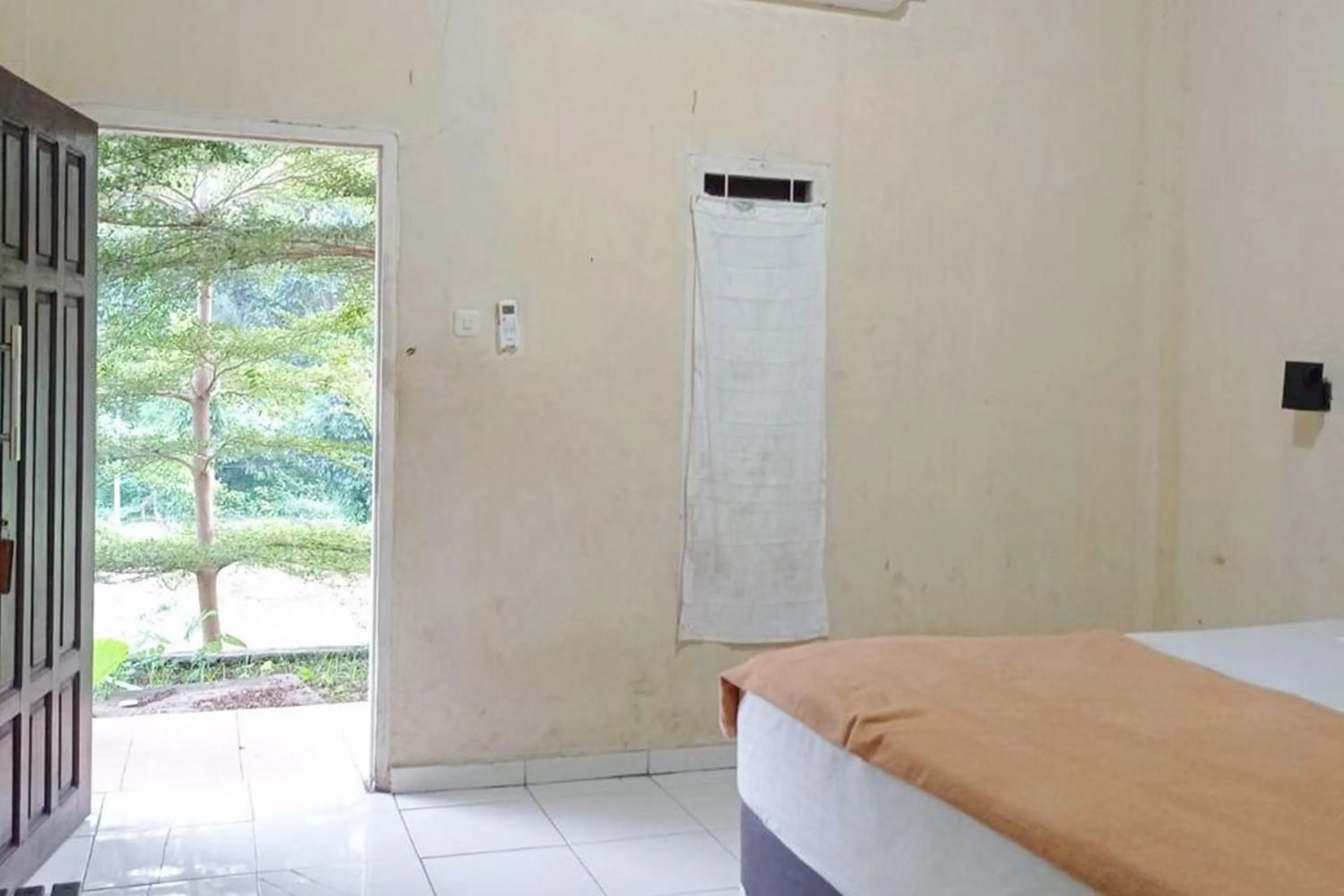 Bedroom, Bed in Hotel Pantai Panjang Bengkulu RedPartner