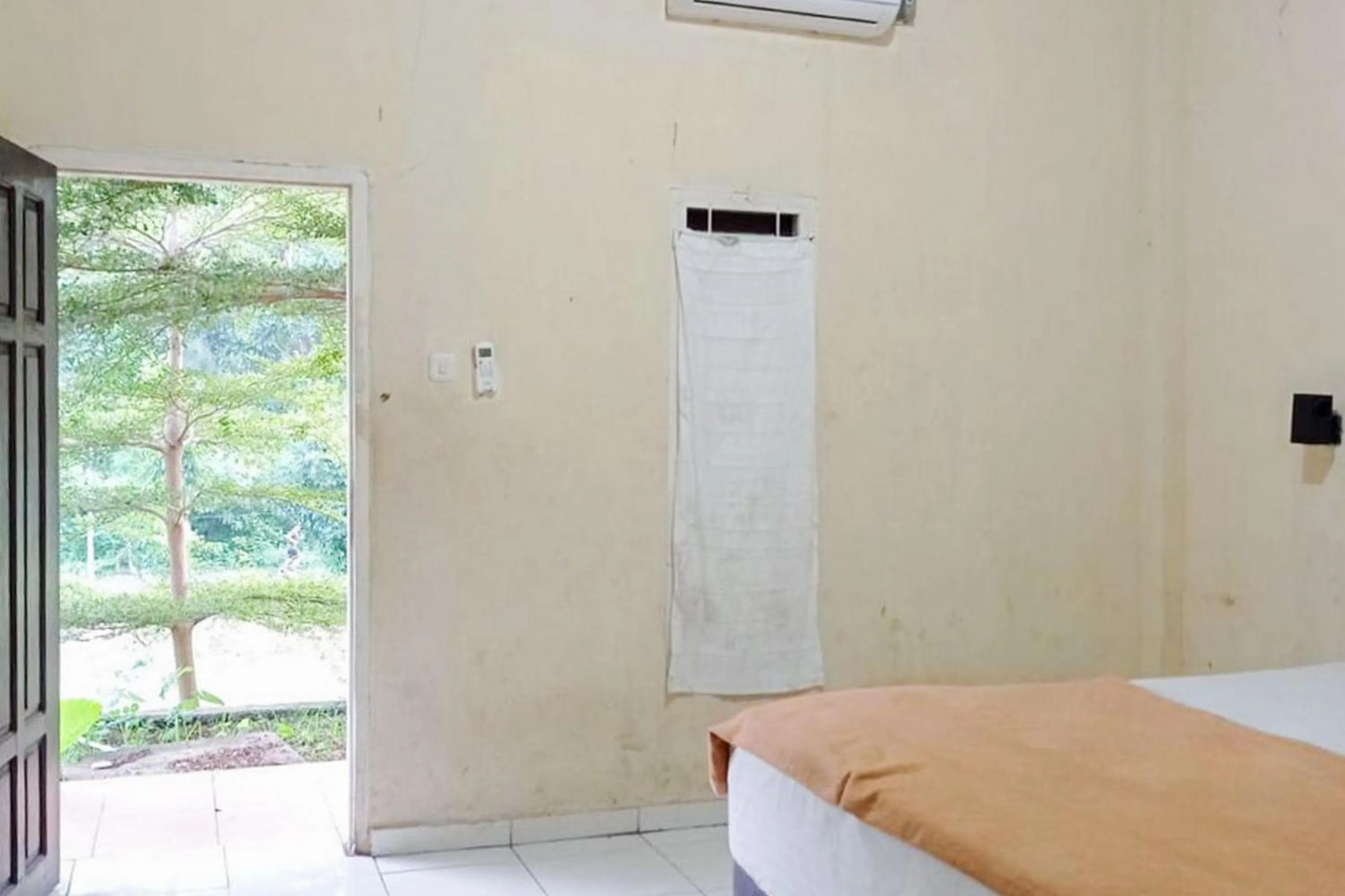 Bedroom, Bed in Hotel Pantai Panjang Bengkulu RedPartner