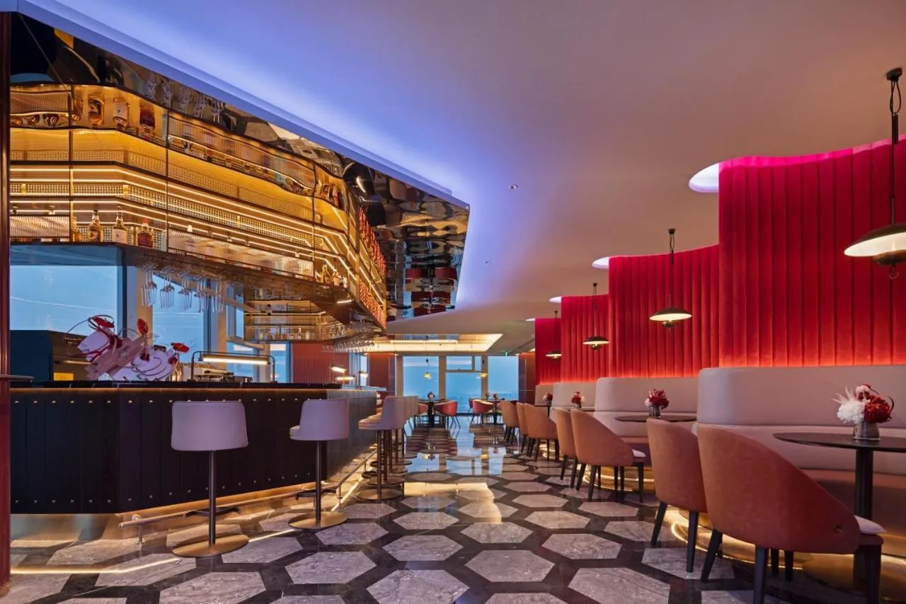 Lounge or bar in Radisson Red Guangzhou South Railway Station